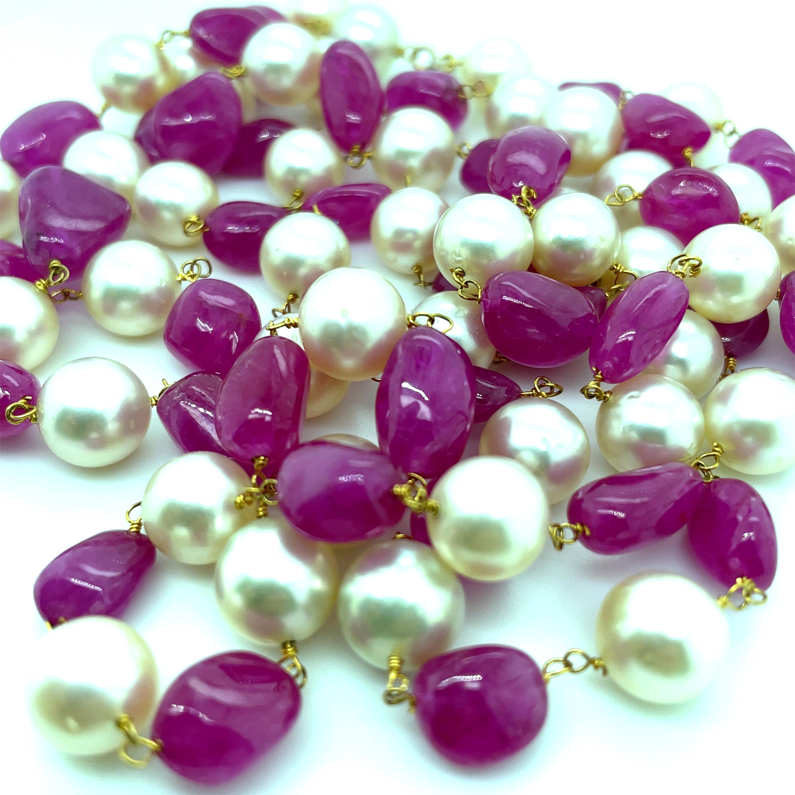 Collar de cuentas de rubí birmano Cts 198 y perlas del Mar del Sur en venta 2