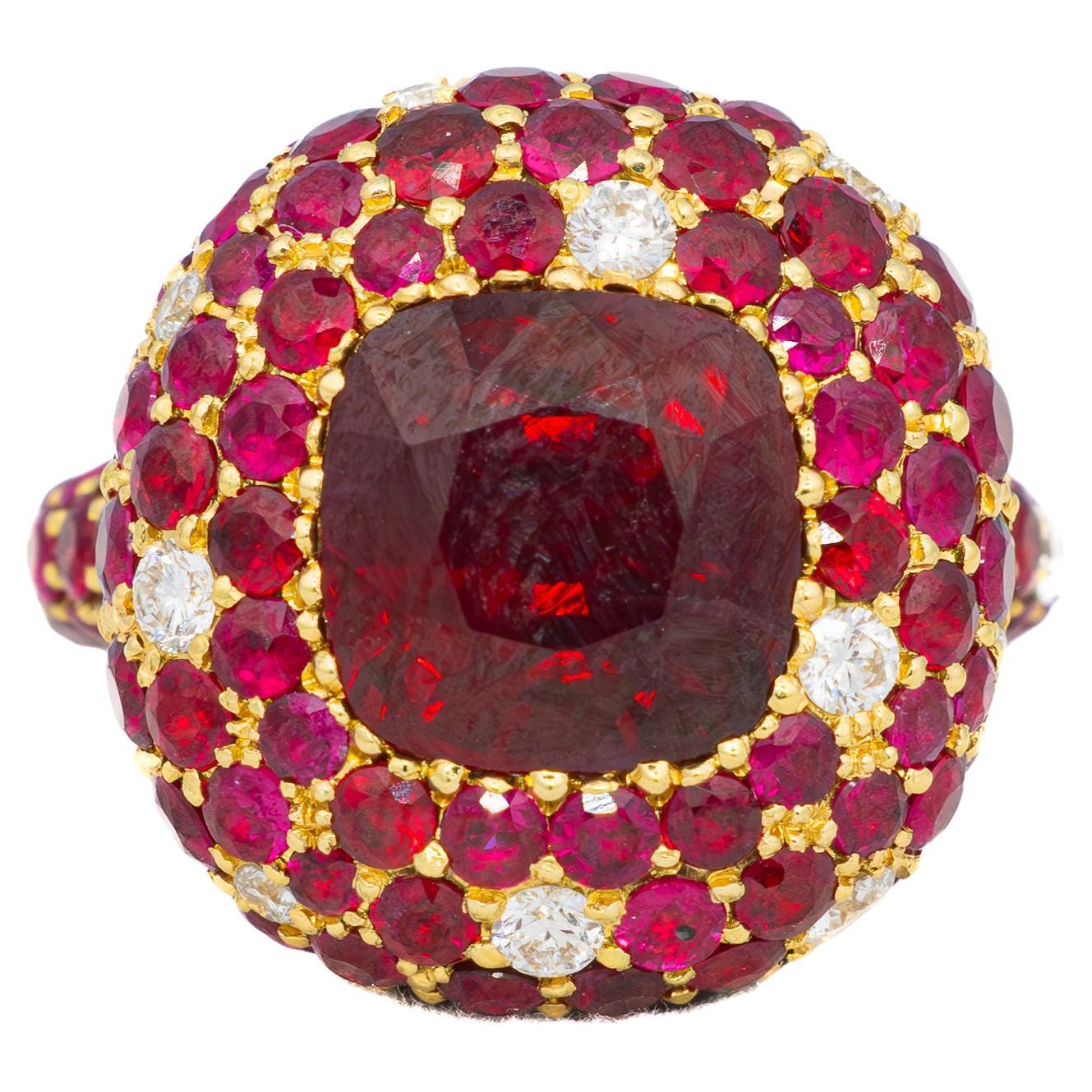 Anillo de Cóctel de Rubíes y Diamantes de Birmania
