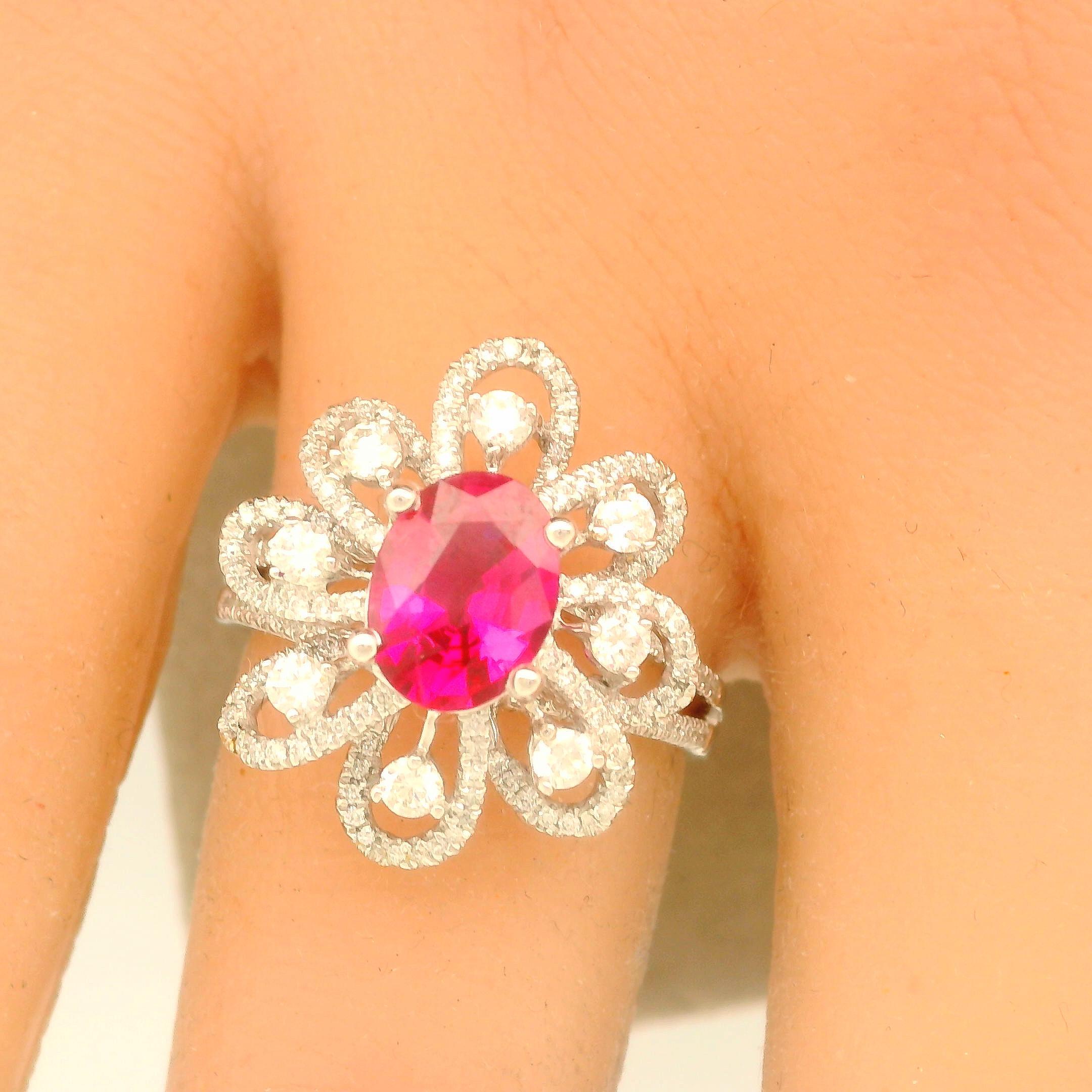 Anillo de oro con diamante y rubí birmano en Nuevo estado para la venta en Beverly Hills, CA