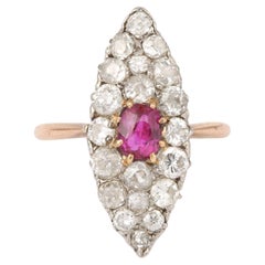 Marquise-Ring aus Platin mit burmesischem Rubin und Diamanten aus 18 Karat Gelbgold