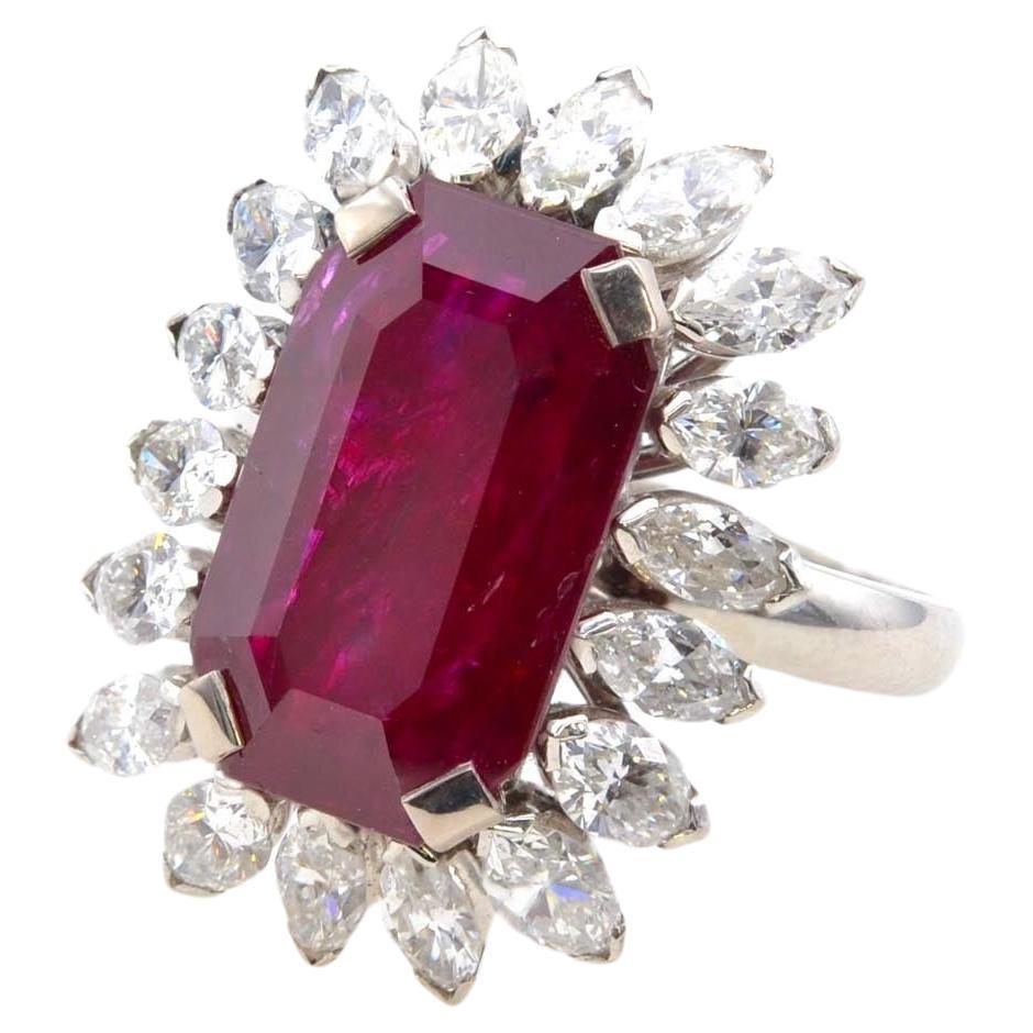 Burmese ruby ring of 10.80 carats and shuttle diamonds For Sale