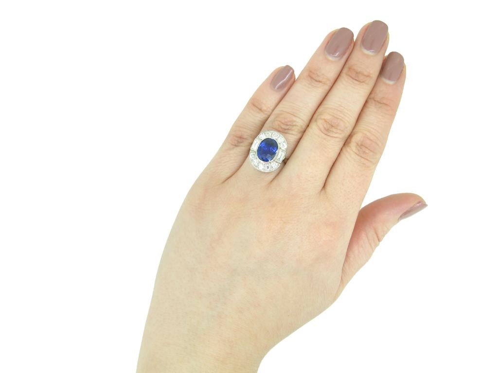 Burmesischer Clusterring mit Saphiren und Diamanten, um 1920. im Zustand „Gut“ im Angebot in London, GB