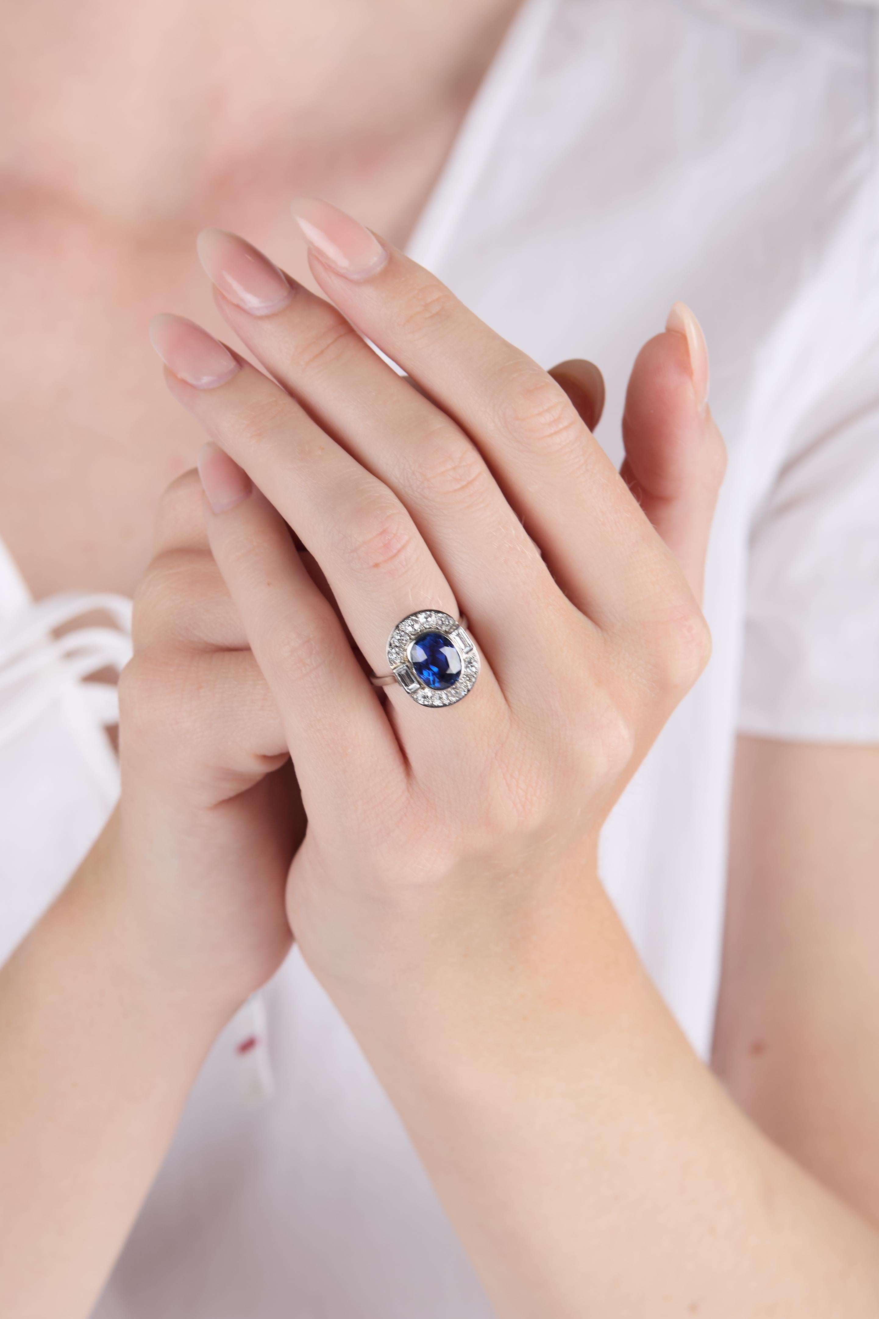 Burmesischer Clusterring mit Saphiren und Diamanten, um 1920. im Angebot 2