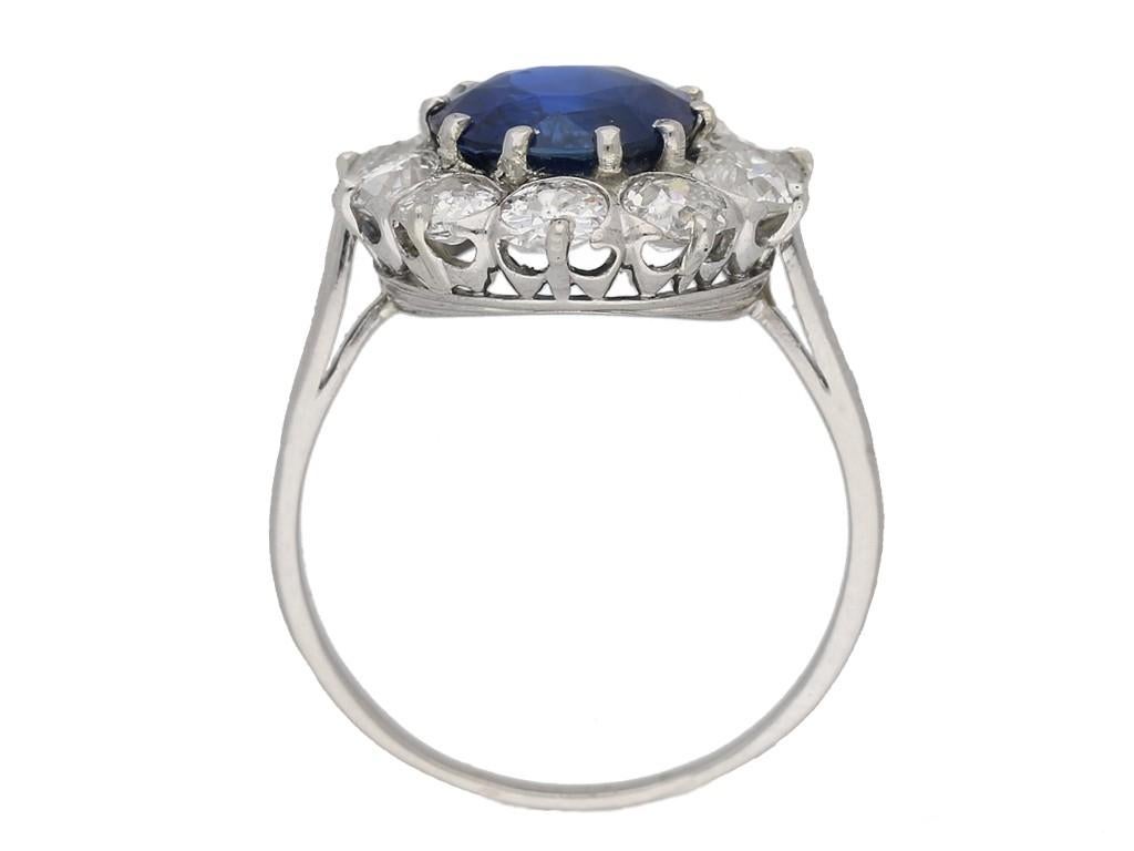 Round Cut Burmese Sapphire and Diamond Coronet Cluster Ring, French, circa 1910 For Sale