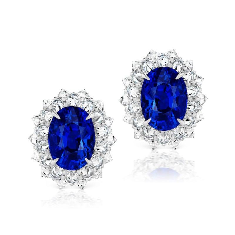 Fine Burma No Heat Sapphires weighing 16.20 Carats surrounded with reverse-set Round Brilliant Diamonds weighing 6.75 Carats. Set in Platinum.
Made in Platinum 950.