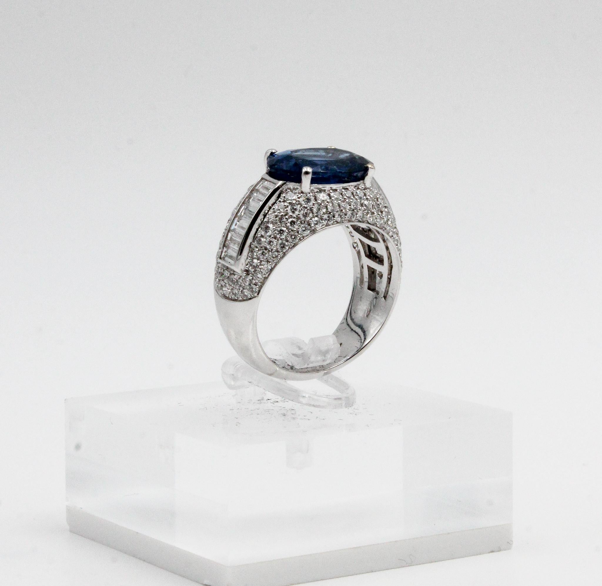 Anello con zaffiro birmano e diamanti in oro bianco Anello da cocktail Trombino In condizioni Nuovo in vendita a Roma, IT