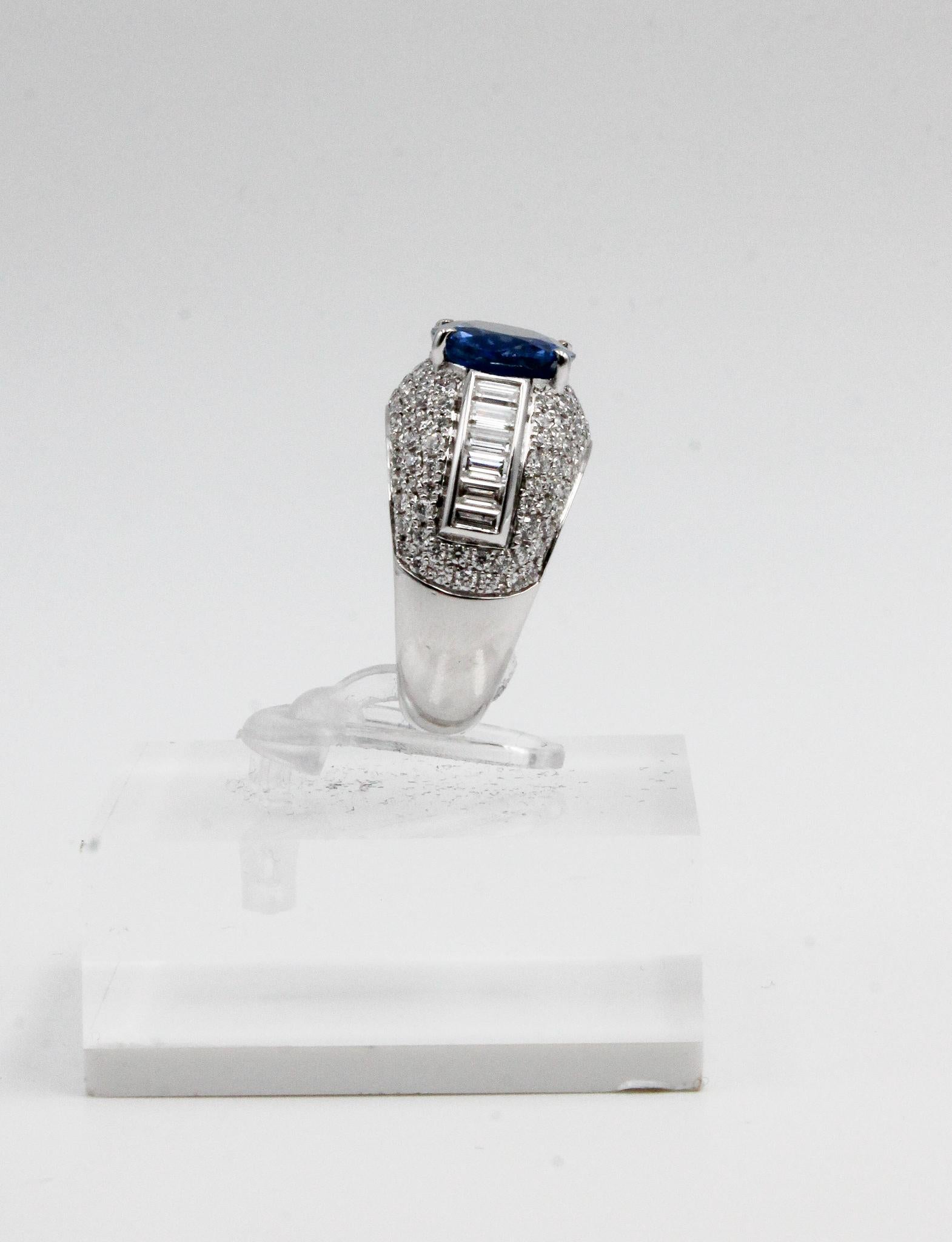 da uomo o donna Anello con zaffiro birmano e diamanti in oro bianco Anello da cocktail Trombino in vendita