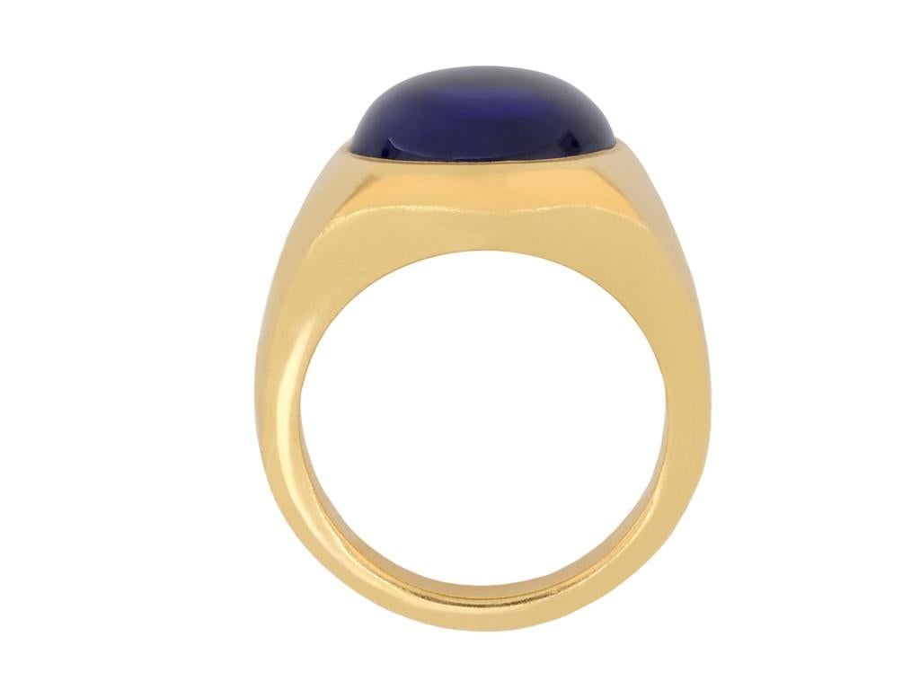 Women's or Men's Burmese Sapphire Cabochon Solitaire Ring, circa 1990 For Sale