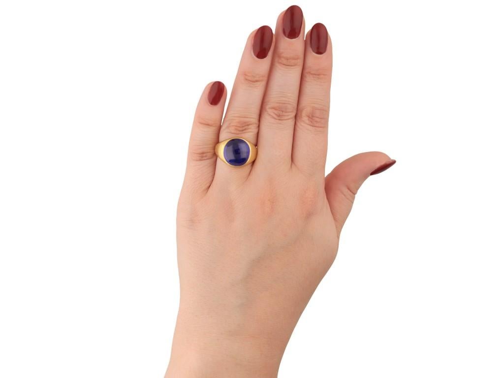 Burmese Sapphire Cabochon Solitaire Ring, circa 1990 For Sale 2