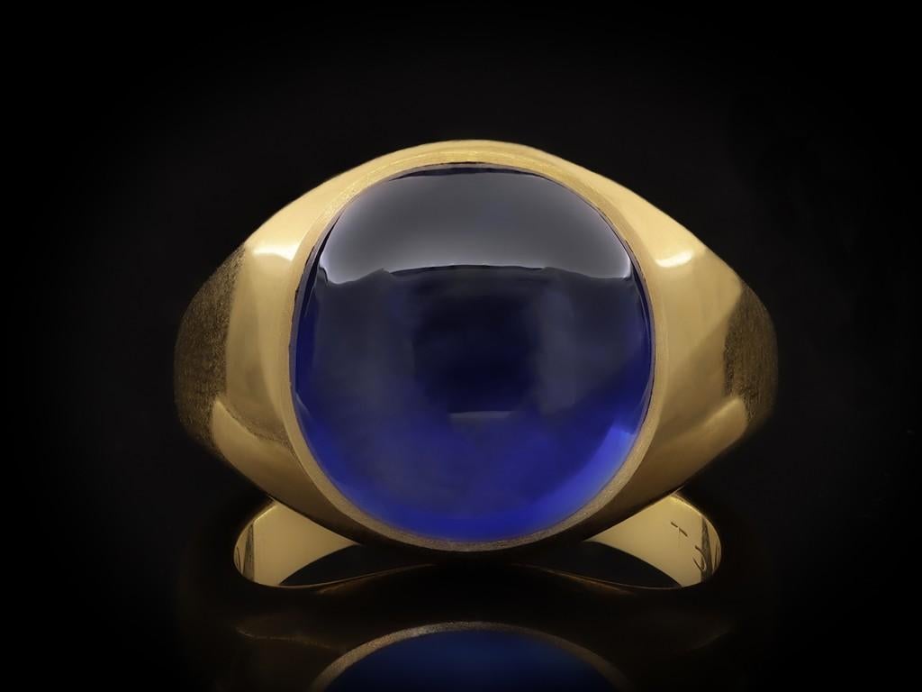 Burmese Sapphire Cabochon Solitaire Ring, circa 1990 For Sale 3