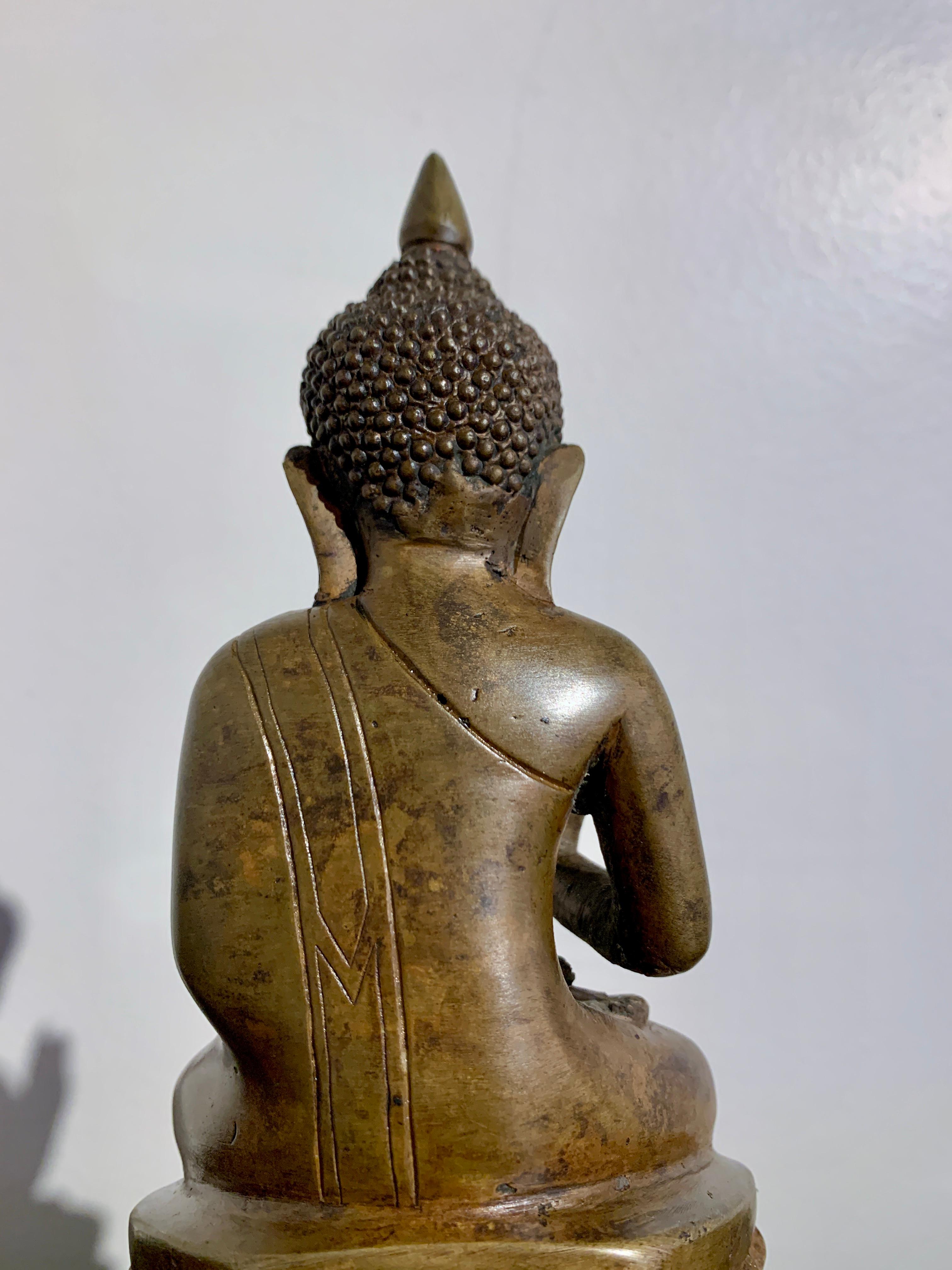 Buddha birmano in bronzo fuso in stile Shan Ava, XIX/XX secolo, Birmania in vendita 6