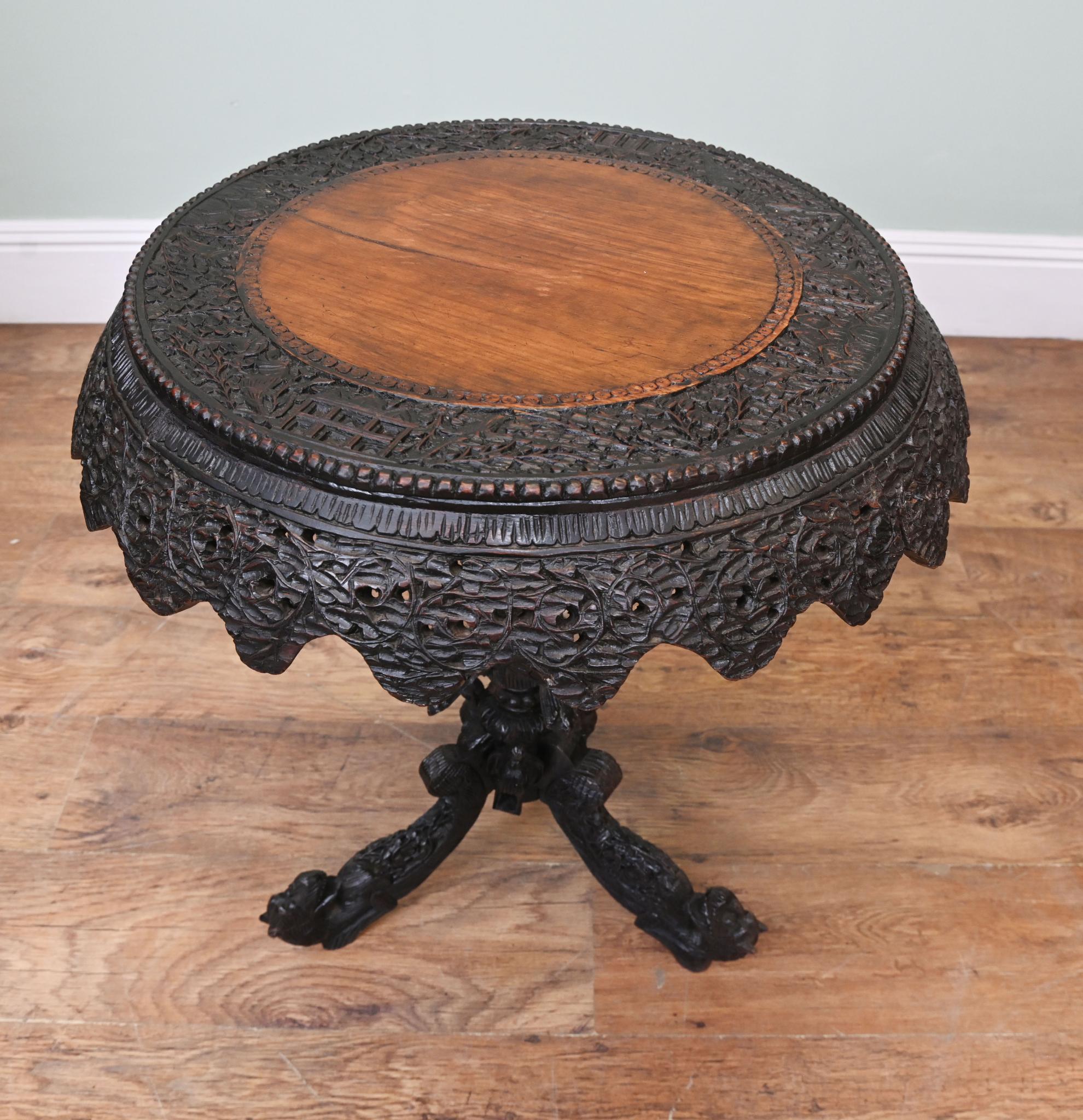 Table d'appoint birmane sculptée à plateau pointu, Birmanie, 1880 en vente 4