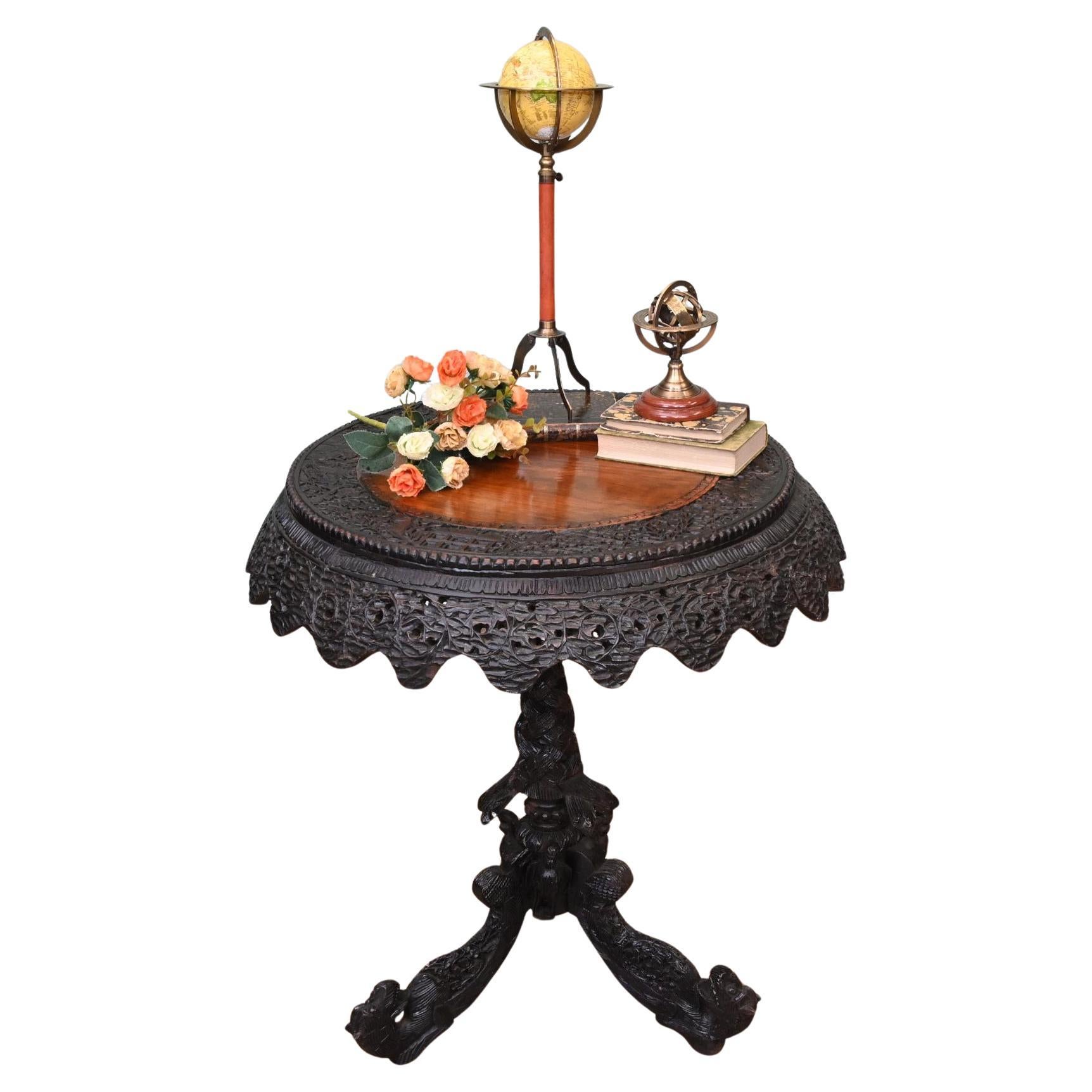 Burmesischer Beistelltisch mit geschnitzter Tip-Top-Platte, Burma 1880