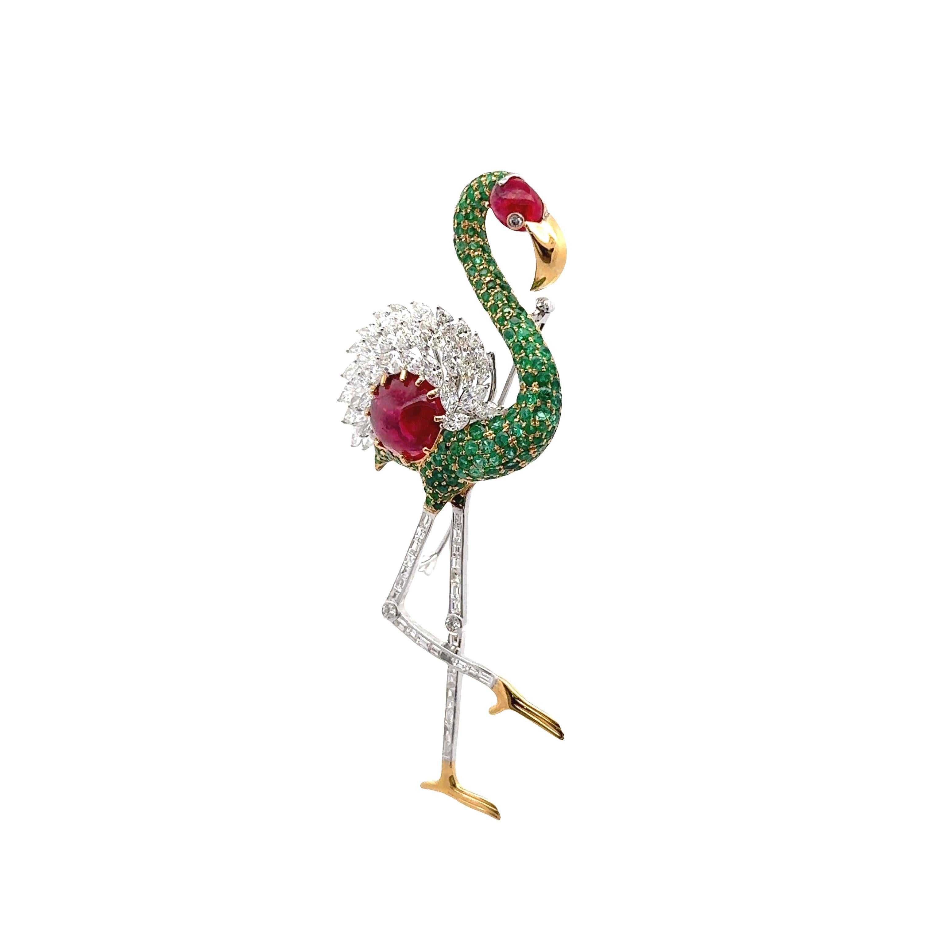 Burmesischer Spinell Smaragd Diamant 18K Weiß Gelbgold Flamingo Brosche, GIA Cert im Zustand „Hervorragend“ im Angebot in Beverly Hills, CA