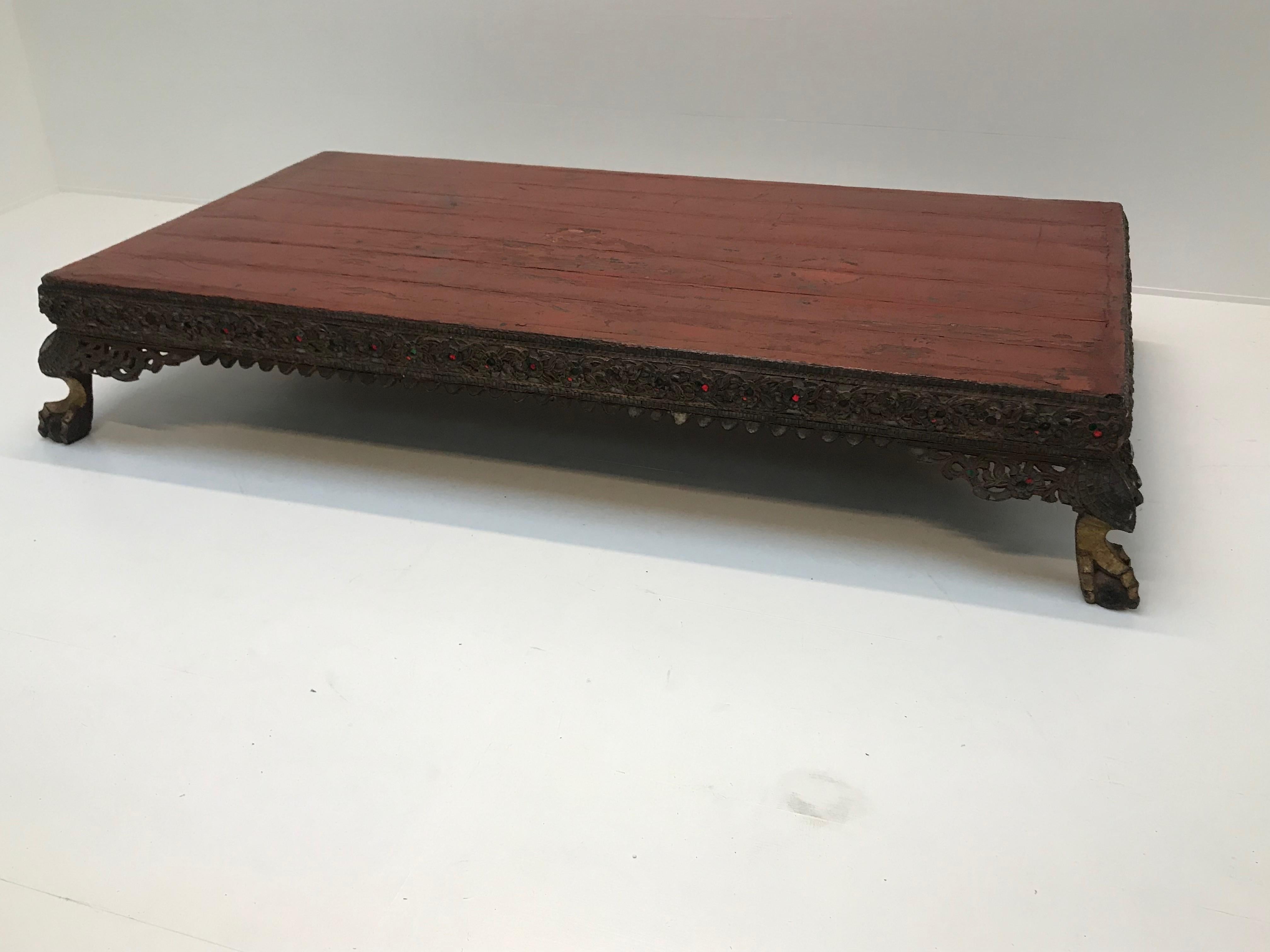 Burmesischer Tisch, 18. Jahrhundert, roter Lack im Angebot 7