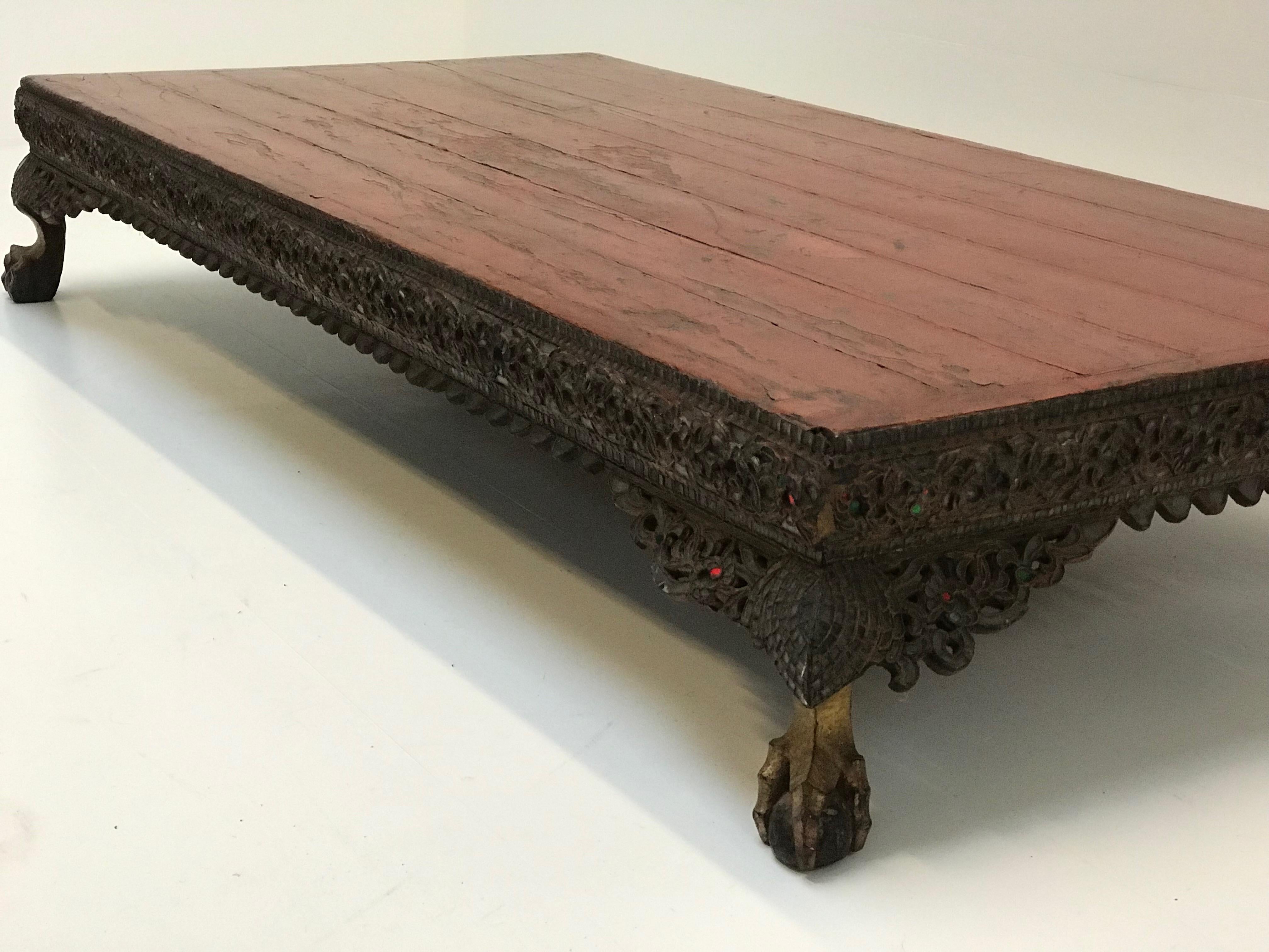Burmesischer Tisch, 18. Jahrhundert, roter Lack im Angebot 9