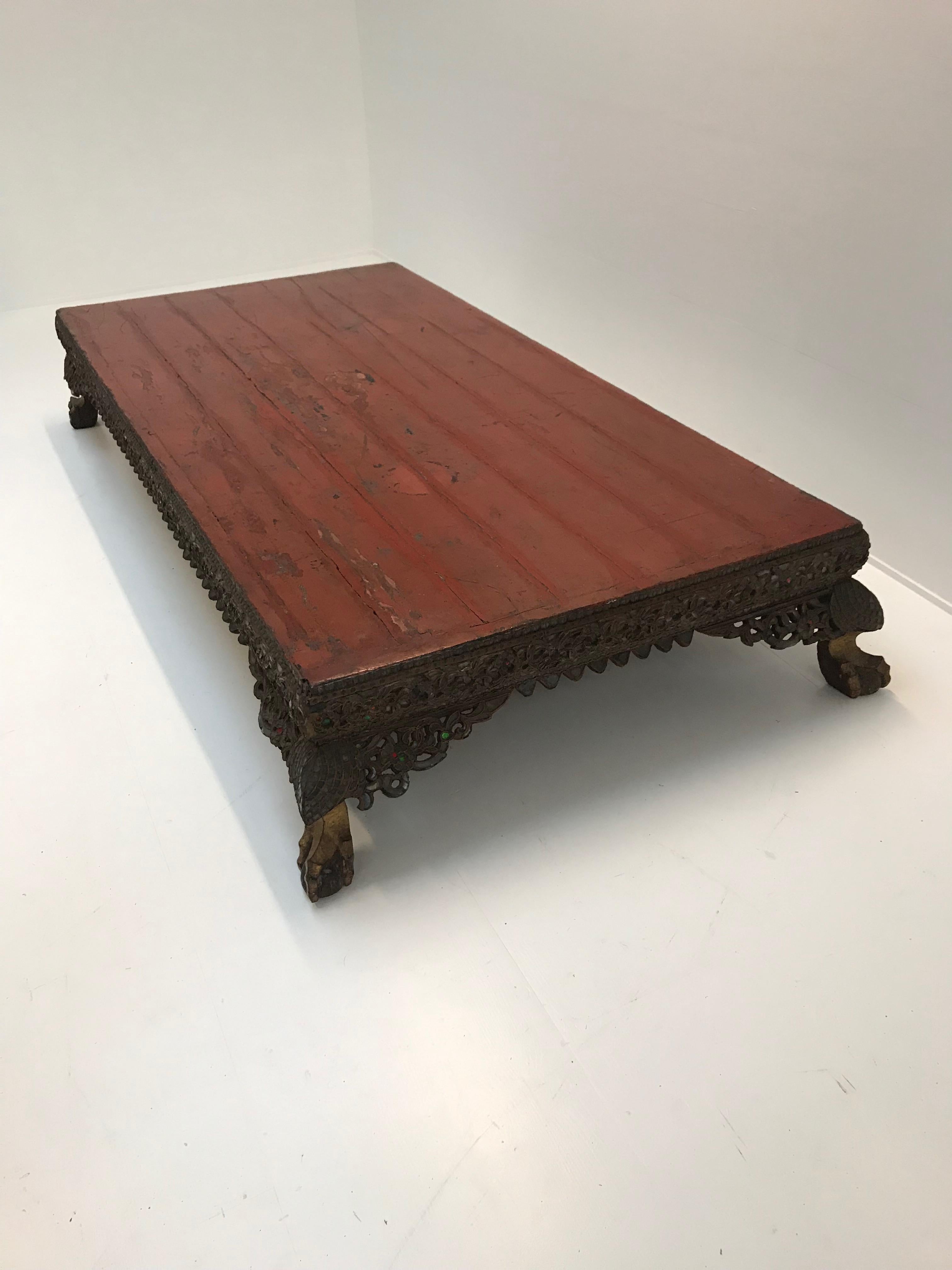 Burmesischer Tisch, 18. Jahrhundert, roter Lack im Angebot 10