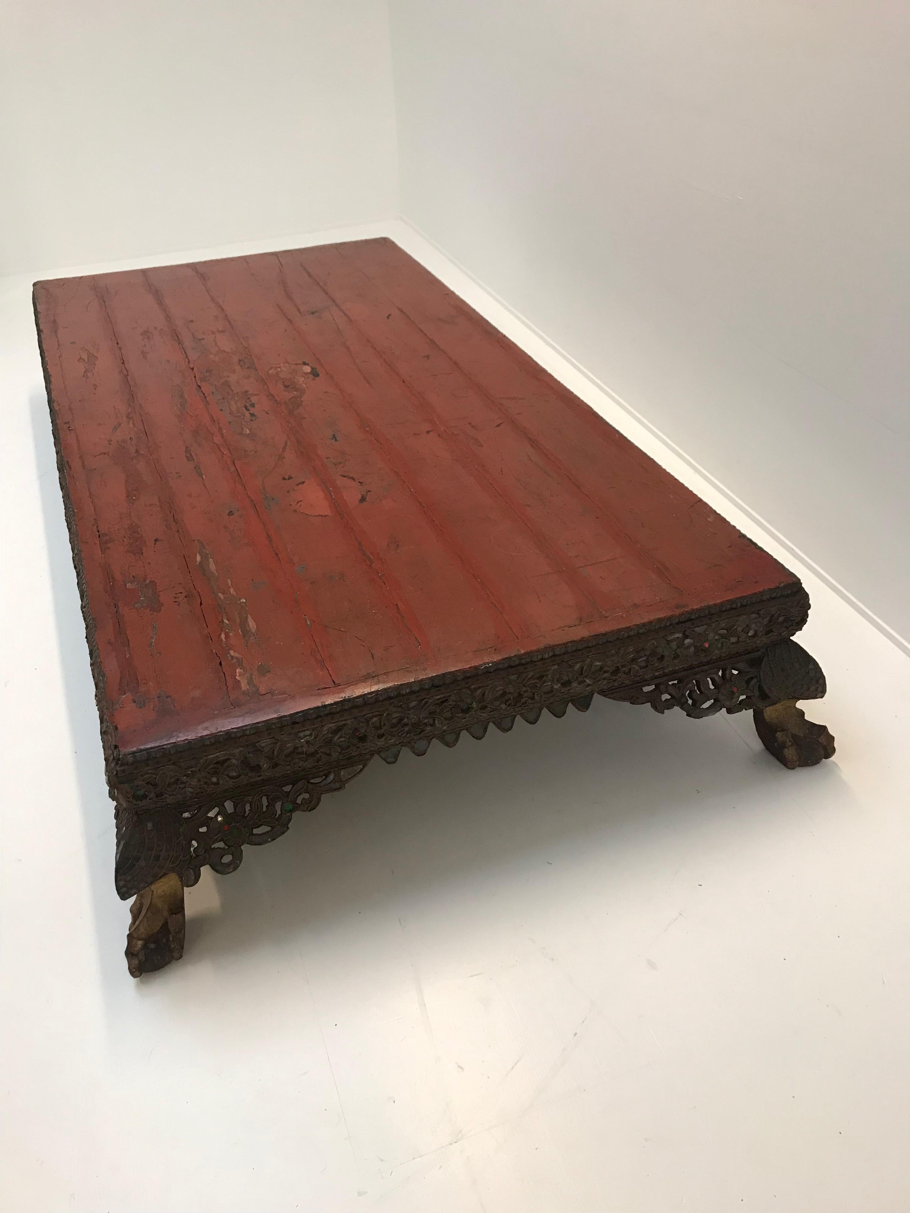 Burmesischer Tisch, 18. Jahrhundert, roter Lack im Angebot 11