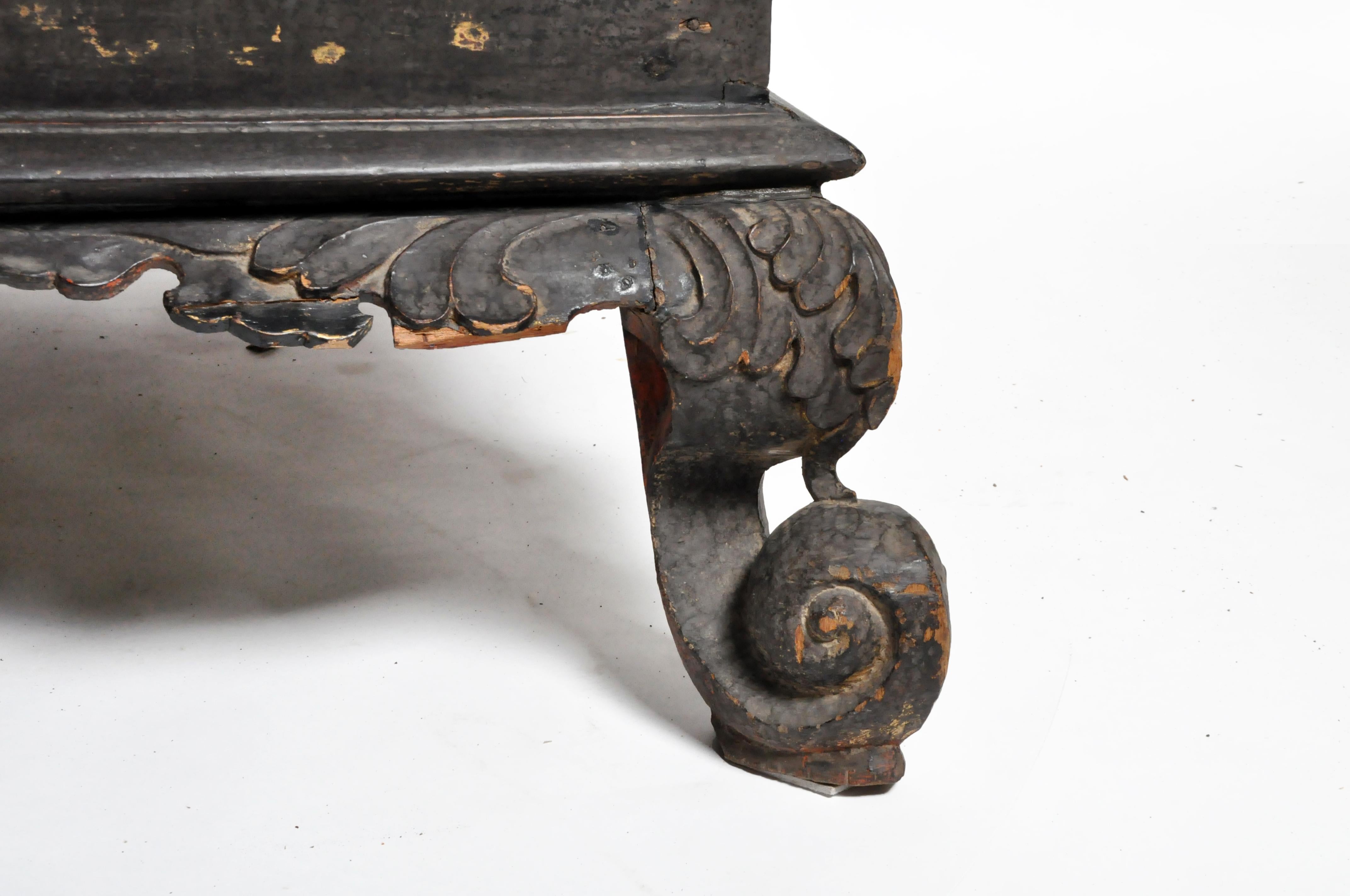 Meuble de rangement pour manuscrits de temple birmans avec patine d'origine en vente 10