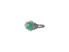 Jadeíta birmana tipo A Anillo con halo de jade y diamantes en oro macizo de 18 quilates