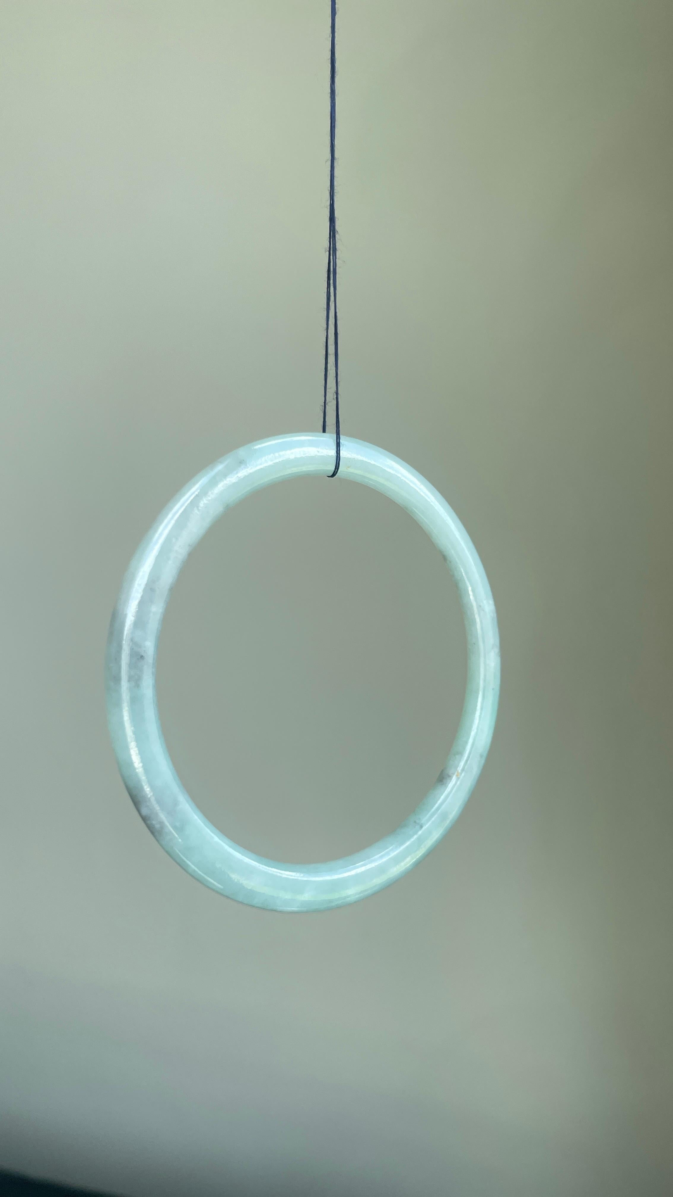 Burmese Type A Jadeite Jade Bangle (55mm) en vente 5