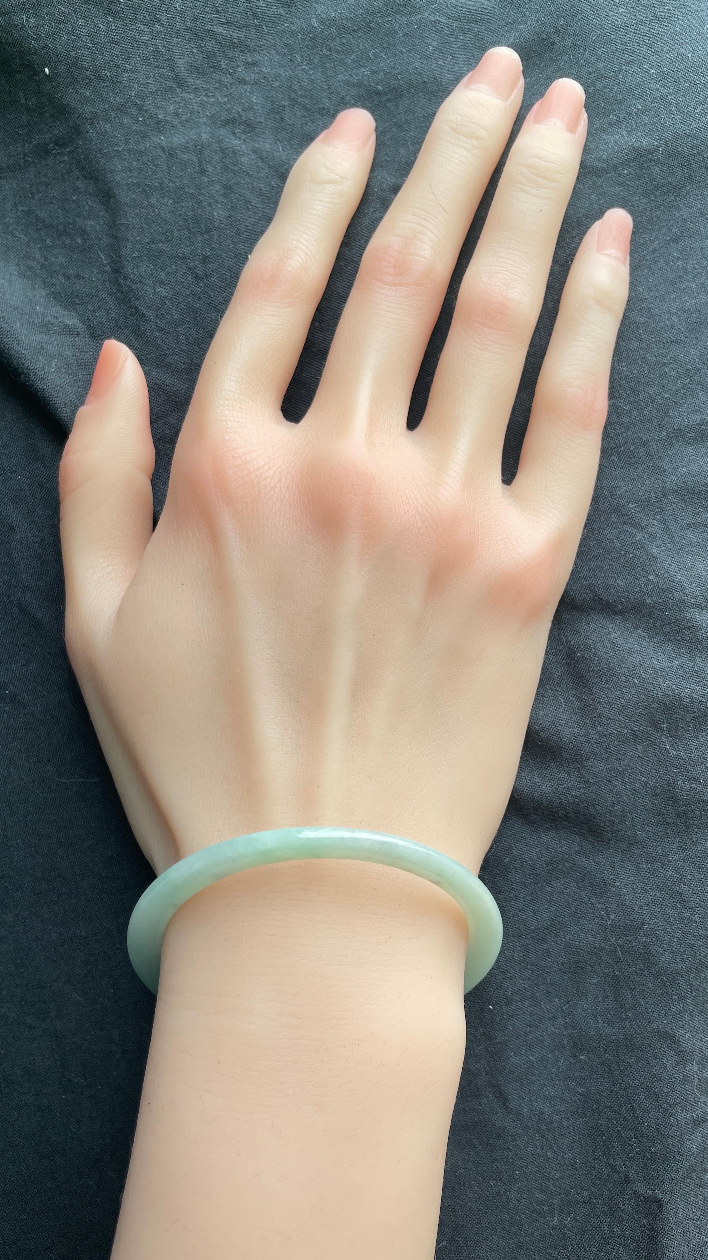 Art déco Burmese Type A Jadeite Jade Bangle (55mm) en vente