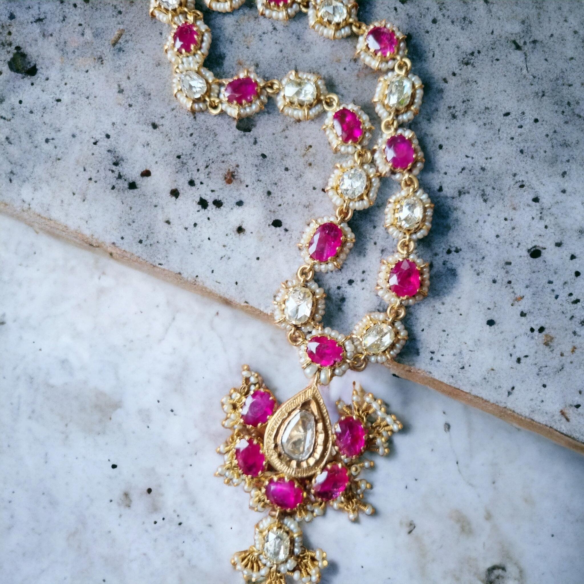 Collier birman en rubis non traité, non chauffé, diamant taille rose, perles de rocaille, 19ème C. en vente 1