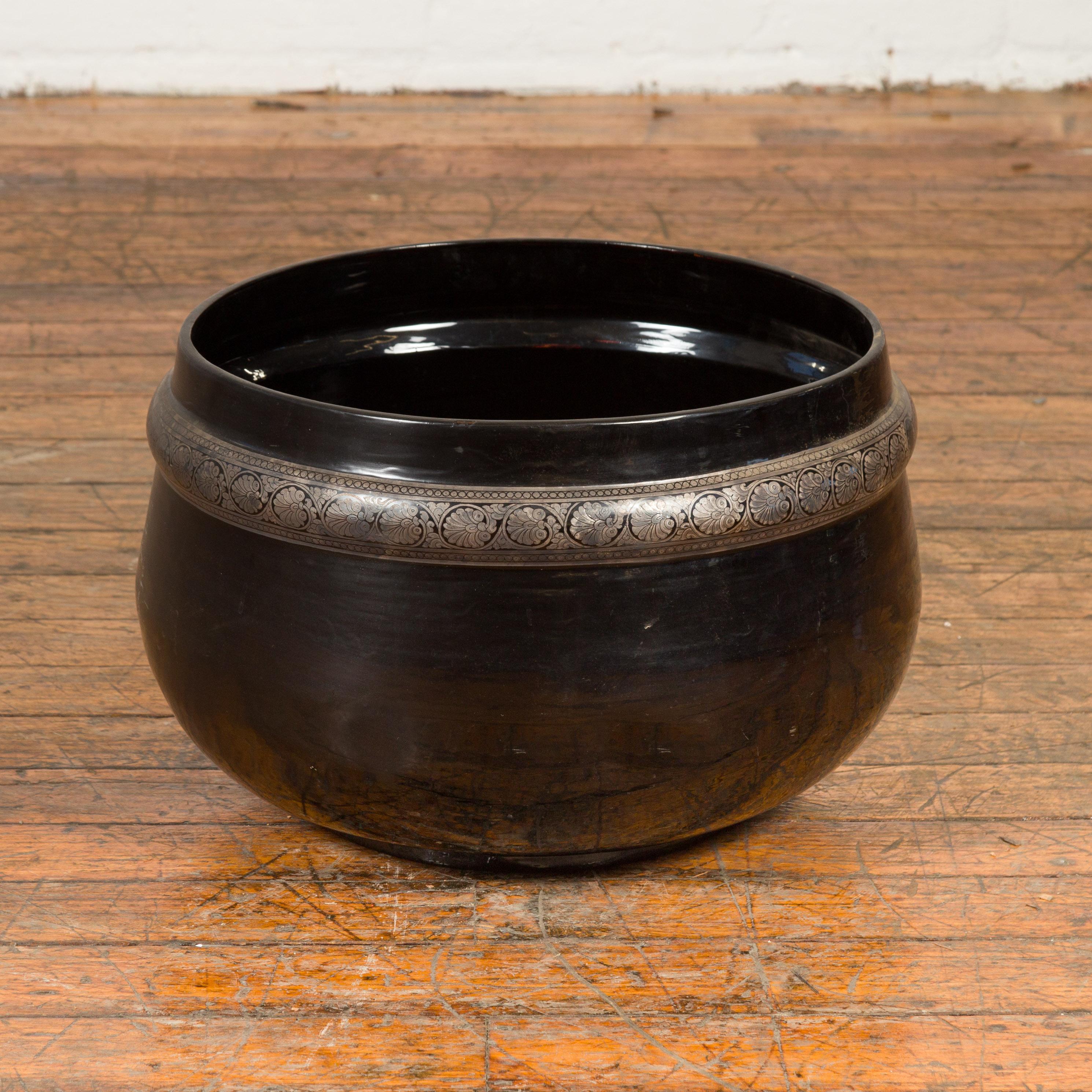 Burmese Vintage Black Lacquer Bowl with Silver Toned Frieze of Palmettes For Sale 5