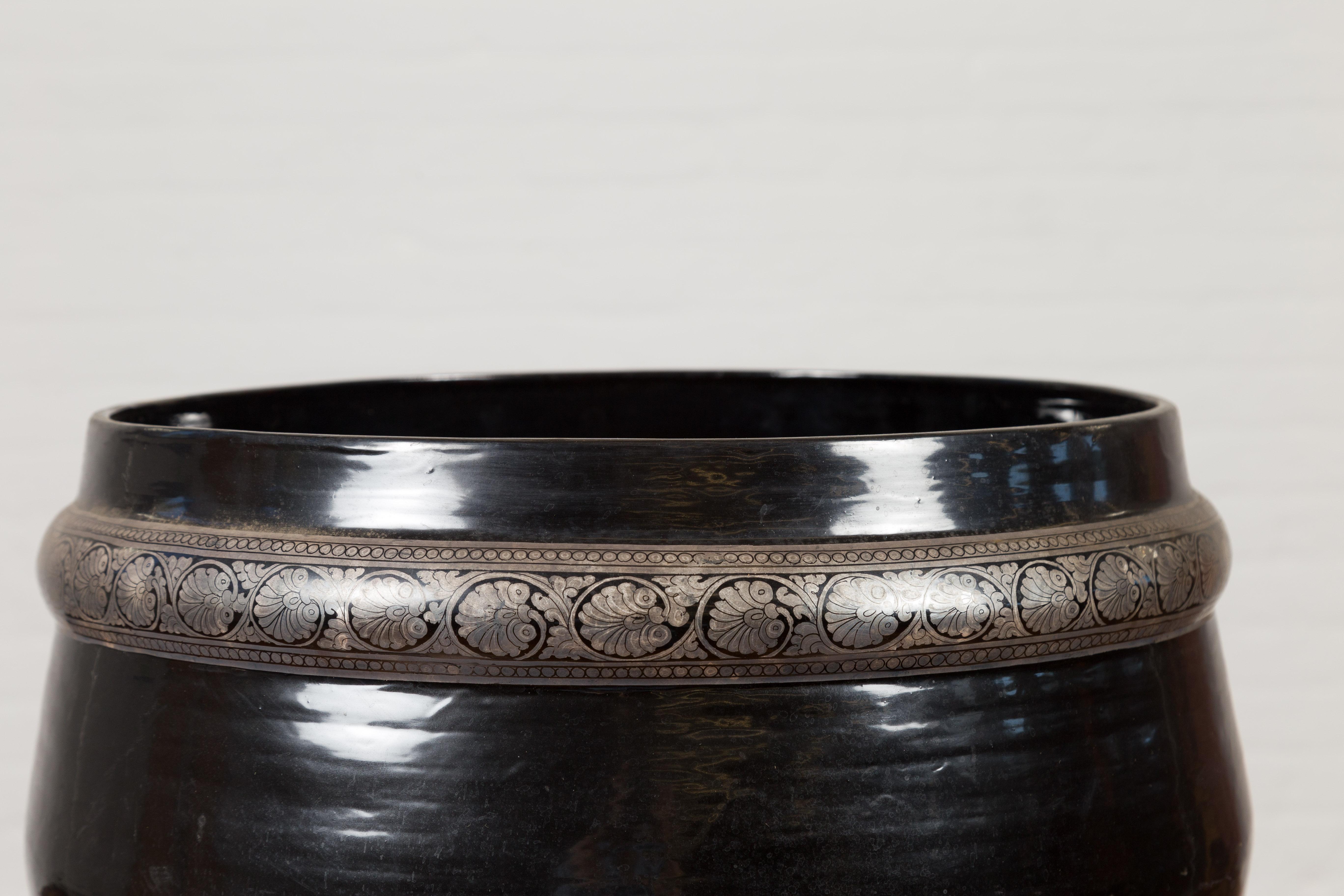 Burmese Vintage Black Lacquer Bowl with Silver Toned Frieze of Palmettes For Sale 1