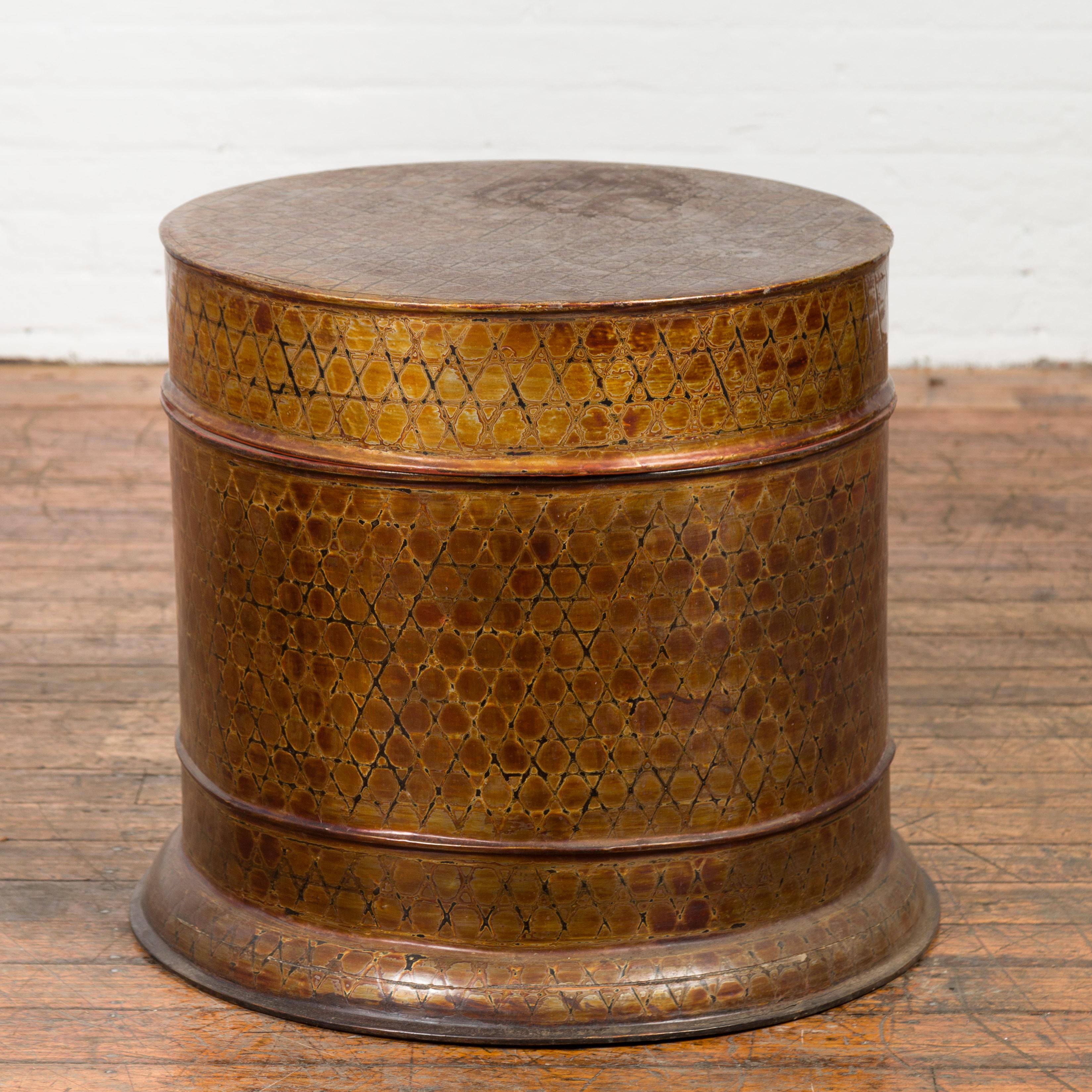 A vintage Burmese negora lacquer round box from the mid-20th century, with snake skin pattern. Created in Burma during the 20th century, this large decorative box features a negora lacquered body resting on a circular base. Showcasing red lacquer on