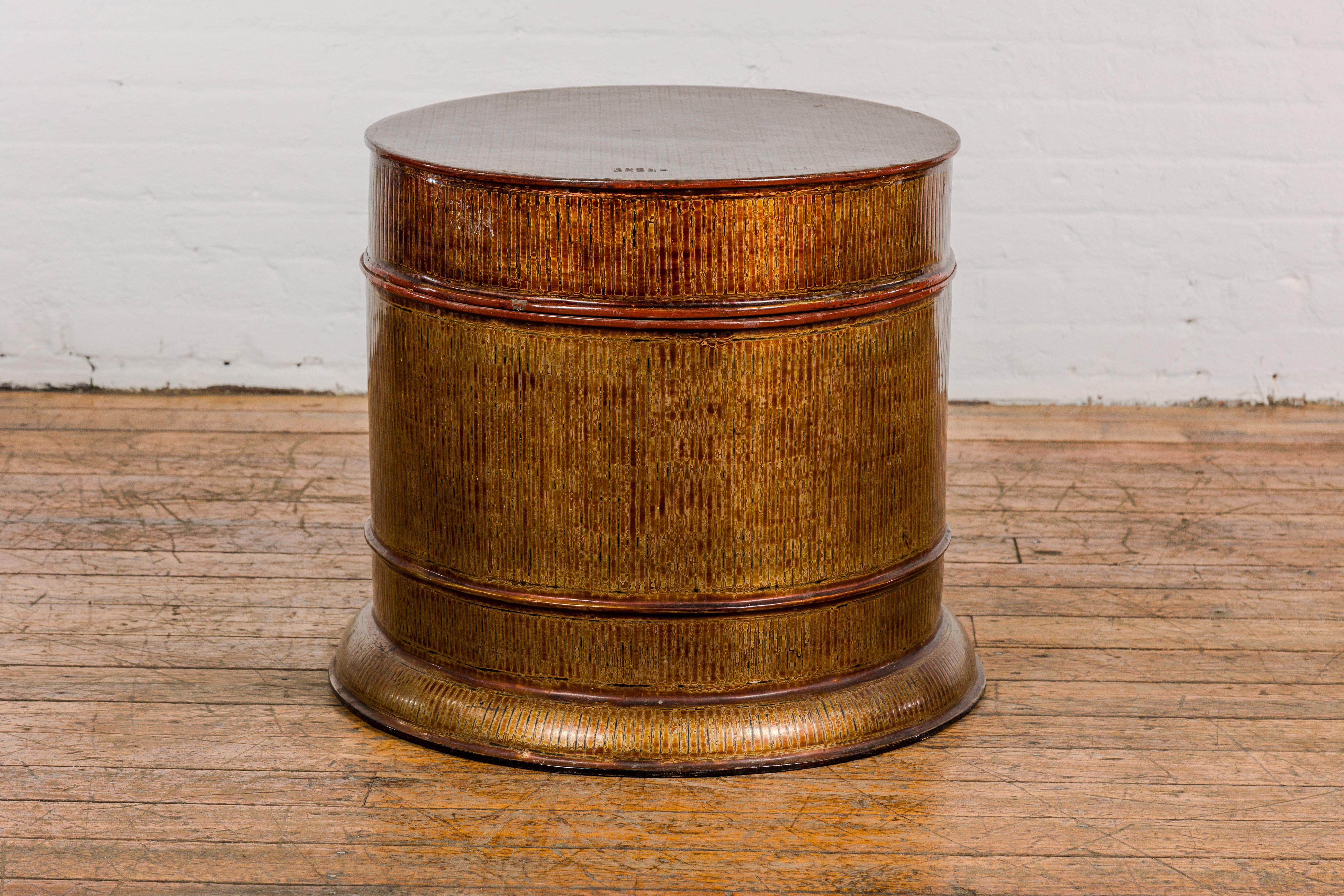 Burmese Vintage Negora Lacquer Circular Storage Bin with Vertical Stripes For Sale 5