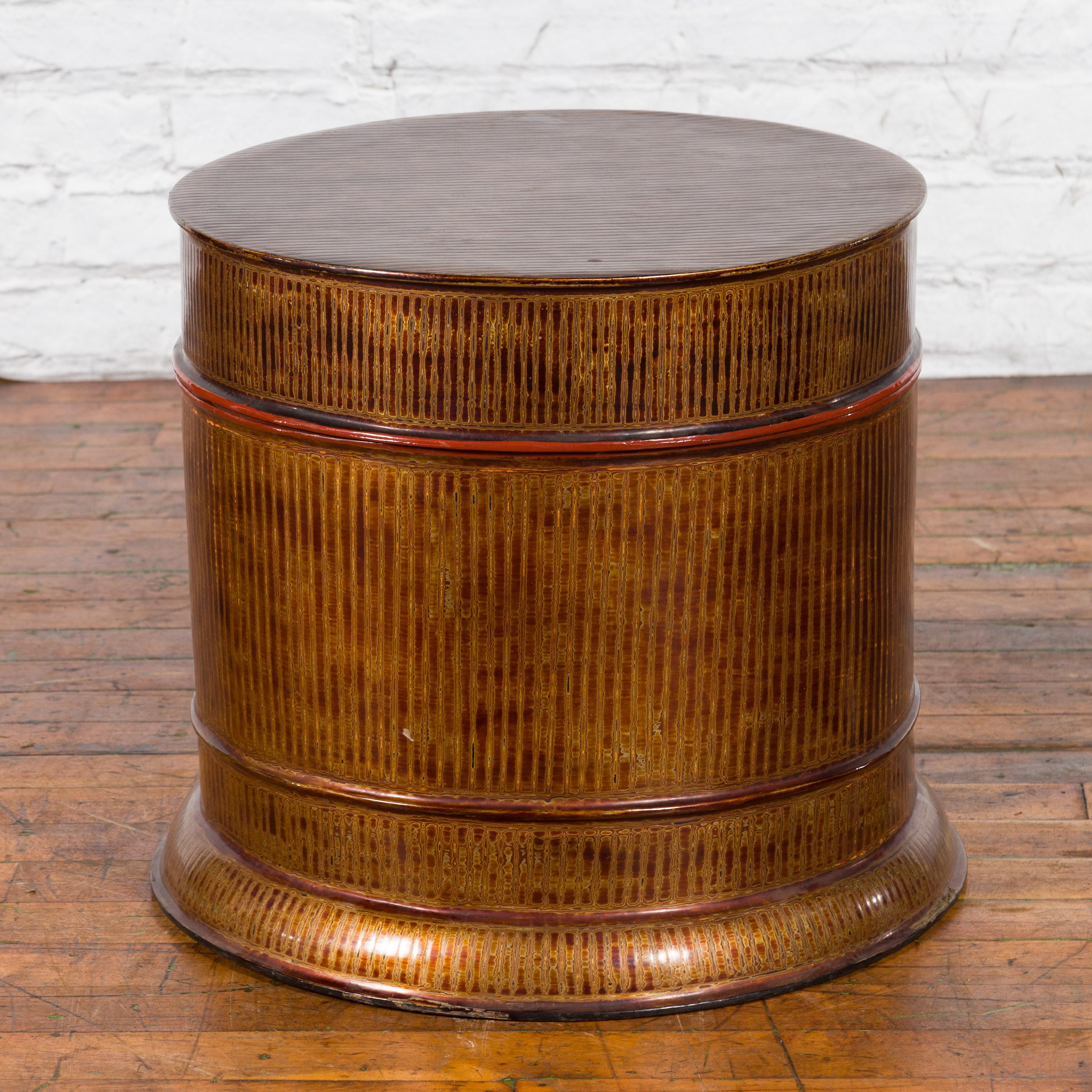 Burmese Vintage Negora Lacquer Circular Storage Bin with Vertical Stripes For Sale 8
