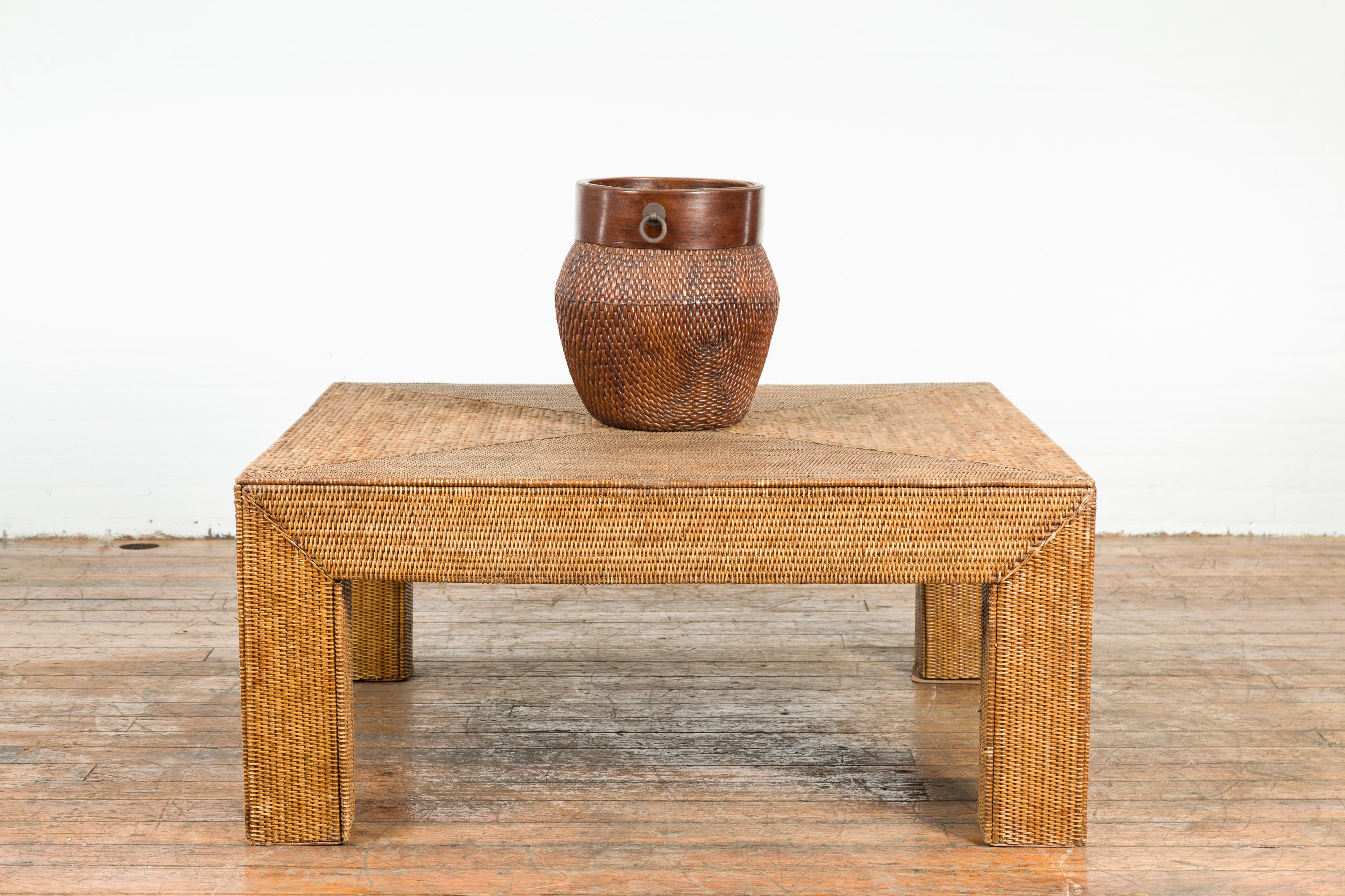 Mid-Century Modern Table basse birmane vintage à pieds Parsons en rotin, cousue à la main sur bois en vente