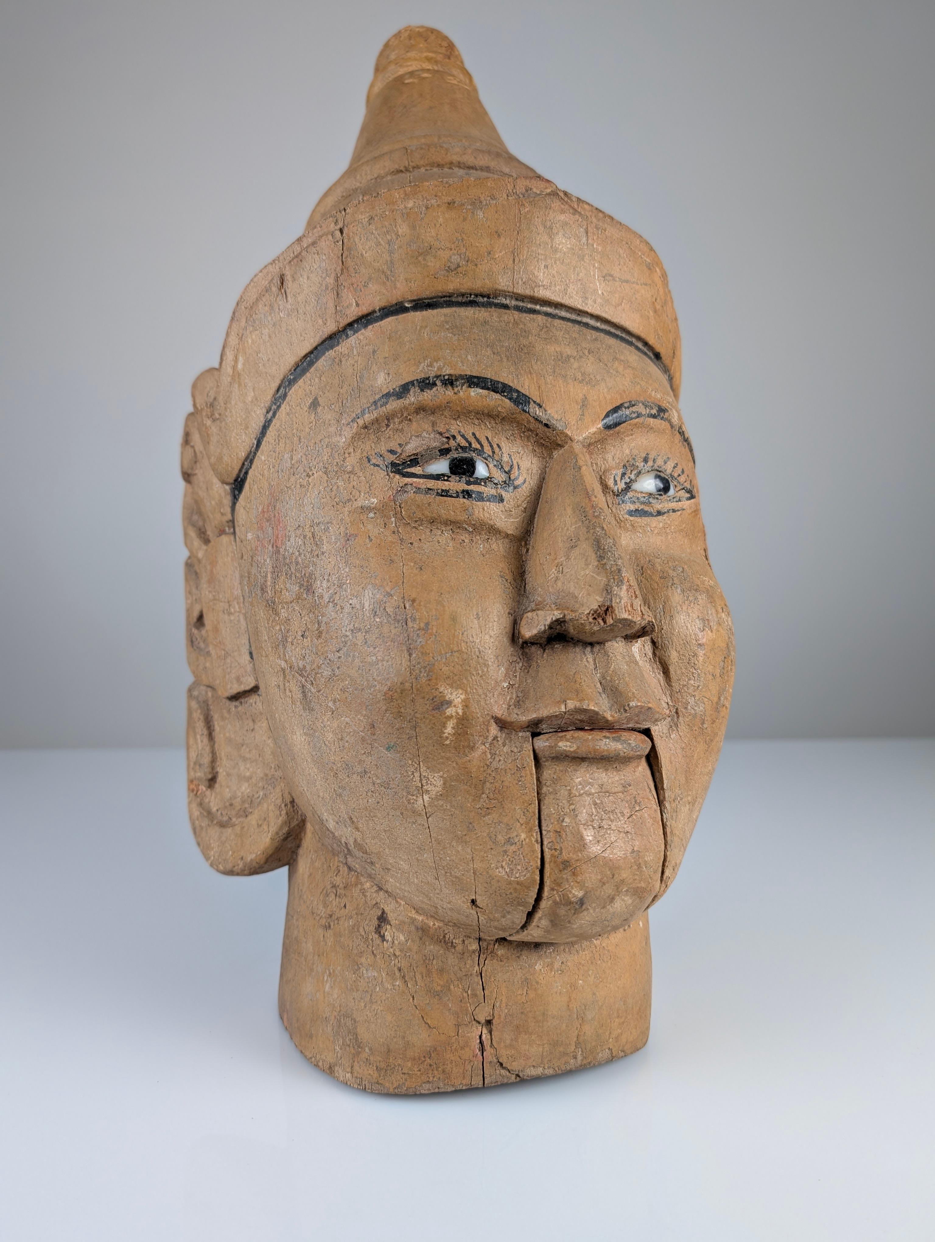 Burmese wooden puppet head with mouth-opening mechanism, 20th century In Fair Condition In Benalmadena, ES