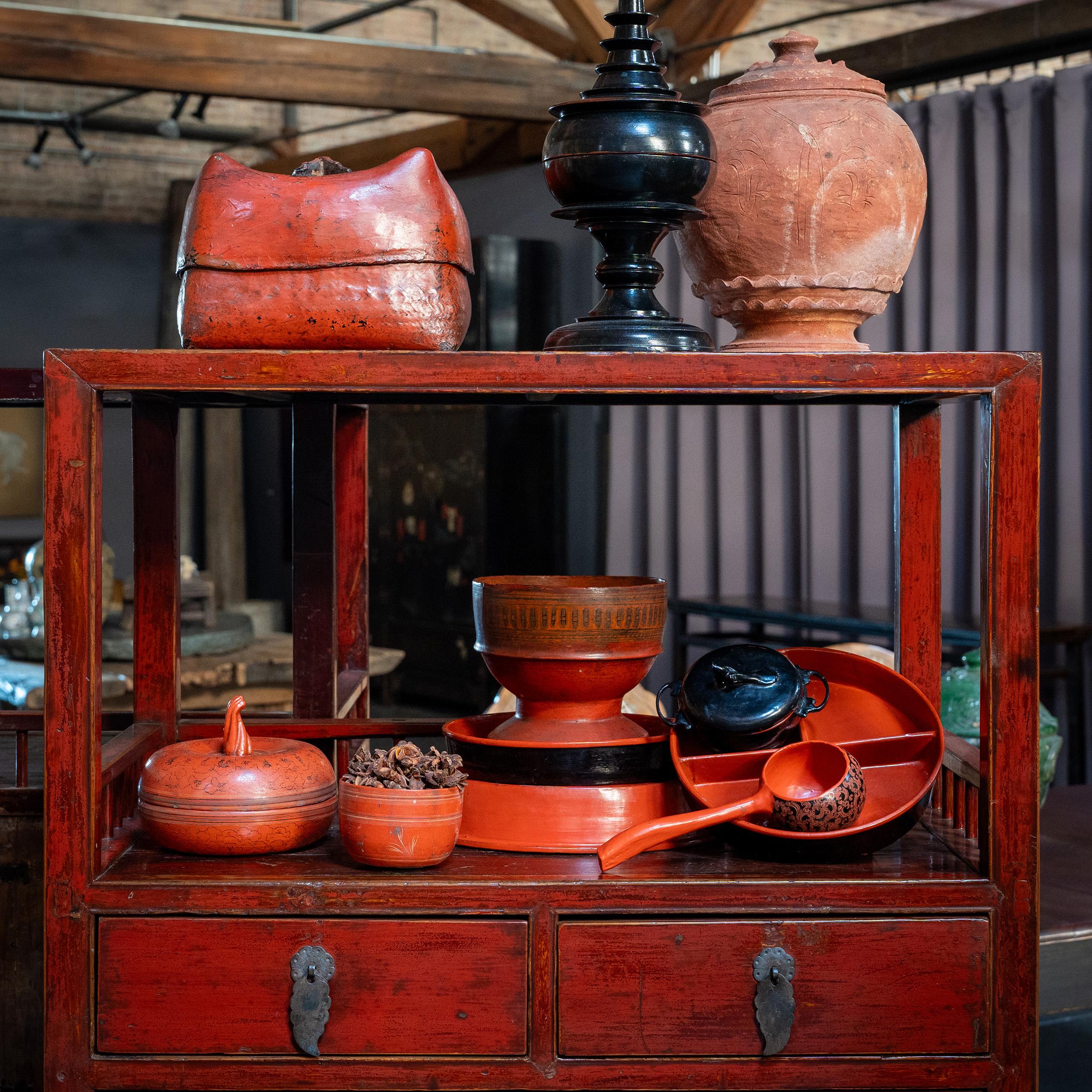 Birmesische Yun-Lack-Schale mit Fuß, um 1900 (Lackiert) im Angebot