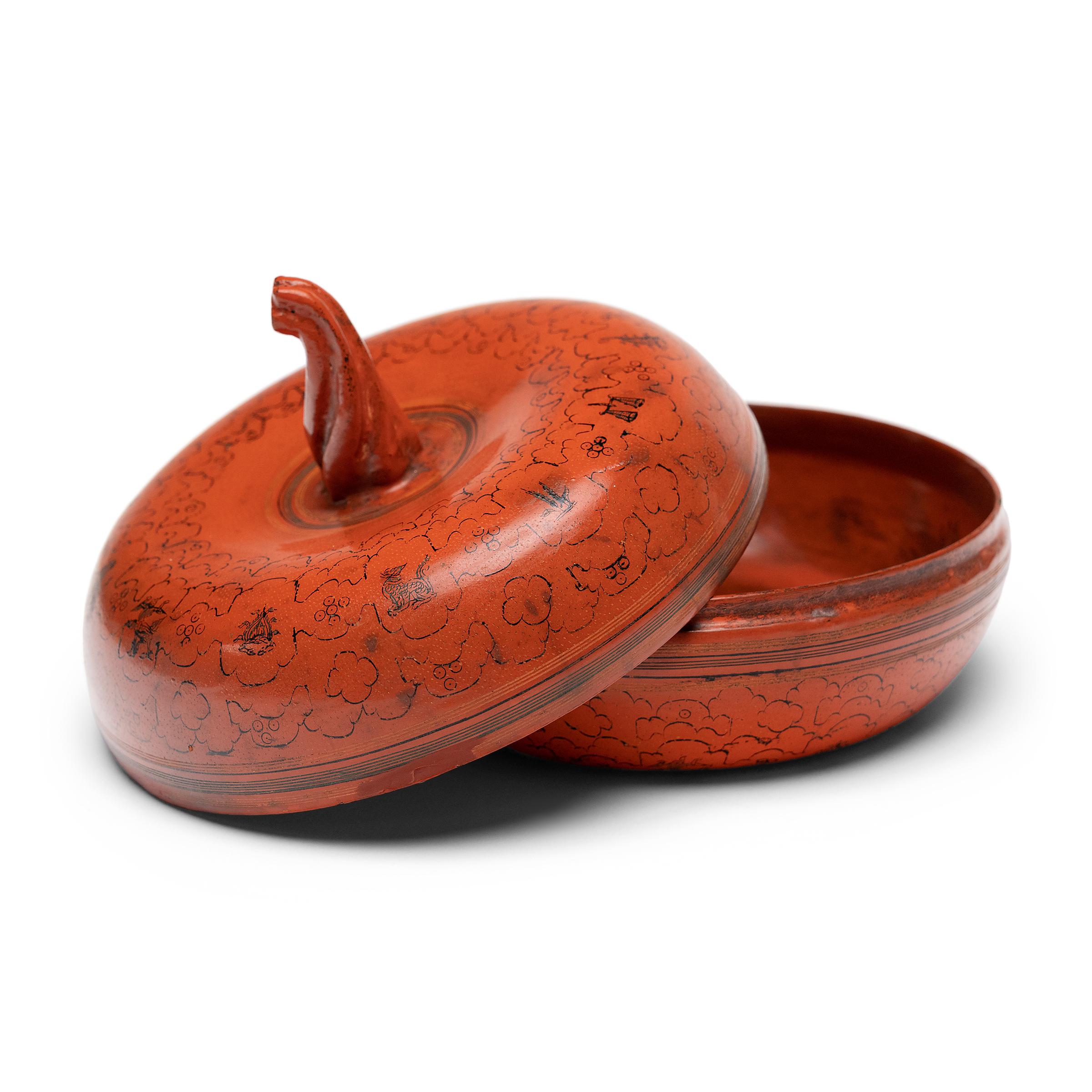 Birmano Burmese Yun Lacquer Gourd Box, c. 1900