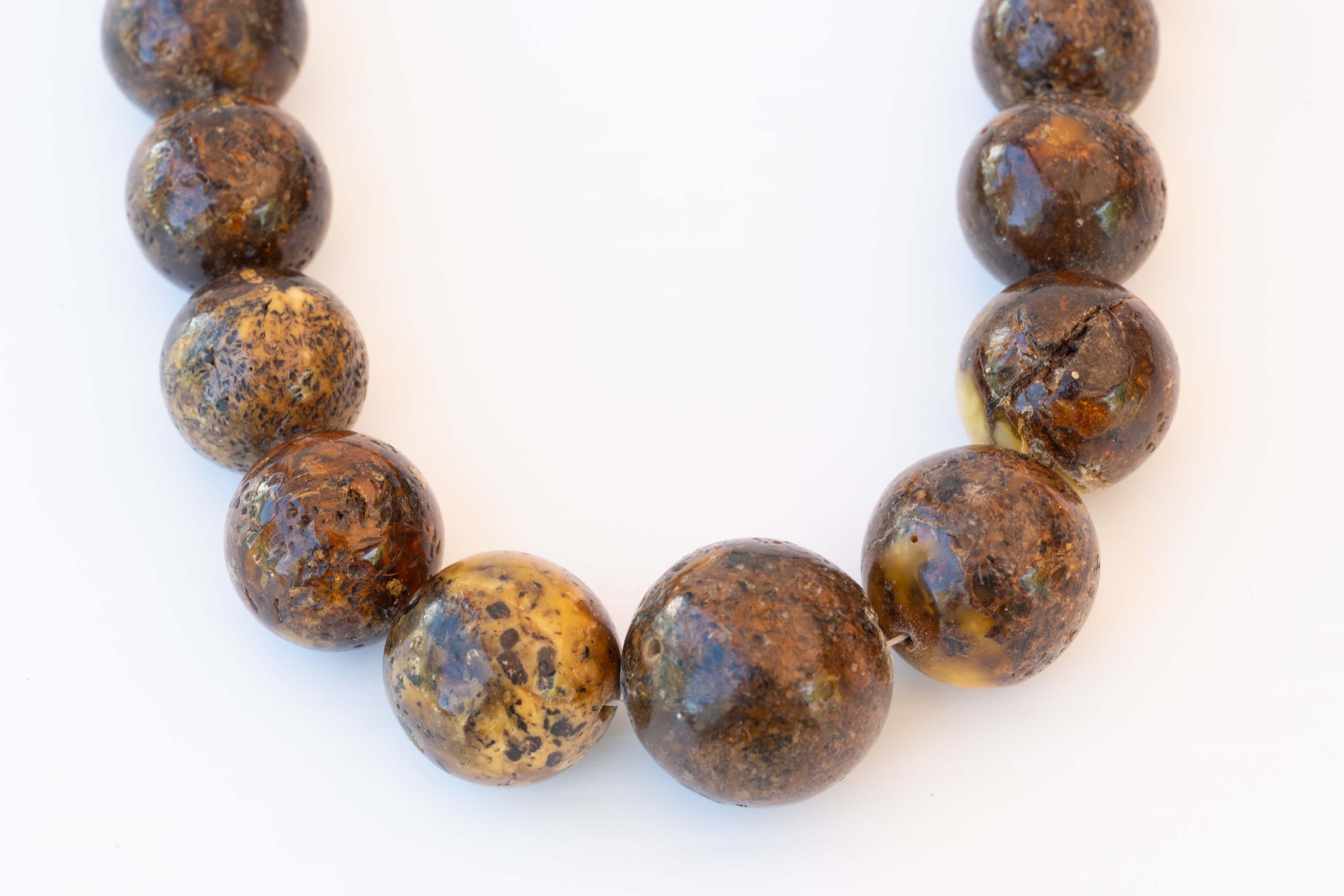 Burmite & Root Amber Necklace  82 gram 20 inches Long In Good Condition For Sale In Montreal, QC