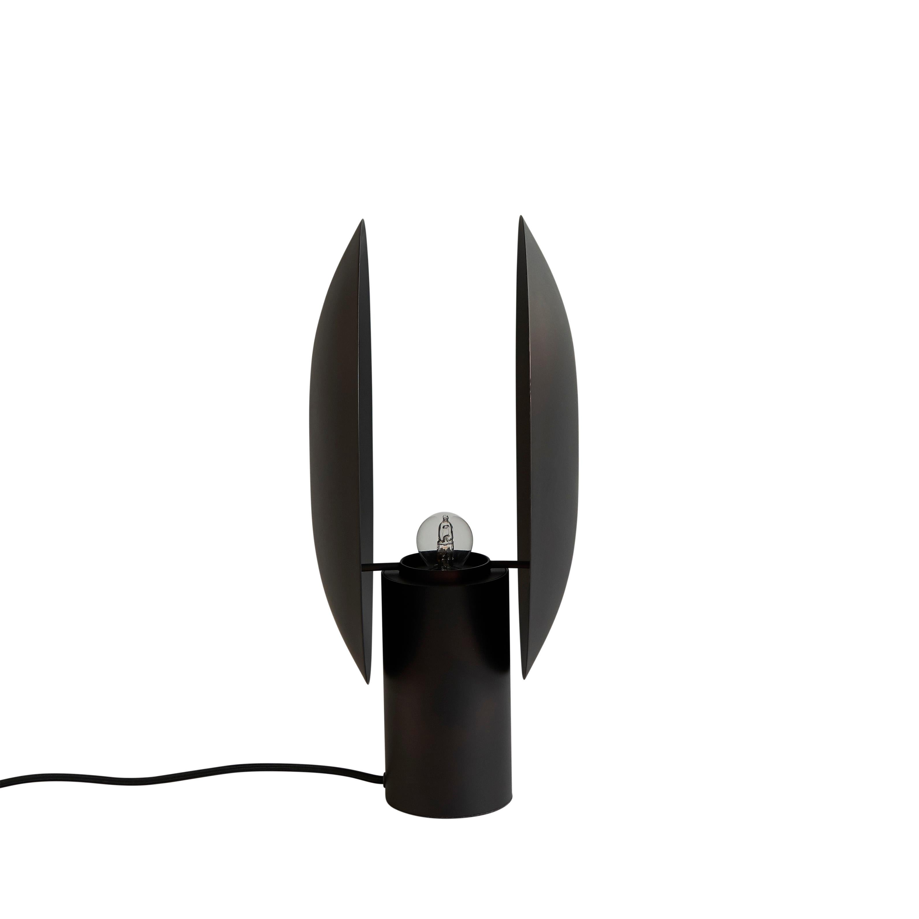Burned Black Metal Clam table lamp by 101 Copenhagen
Designed by Kristian Sofus Hansen & Tommy Hyldahl
Dimensions: L 30 x W 15 x H 43,5 cm
Cable length: 200 cm
This product is not wired for USA
Materials: Metal: Burned Black metal
Cable: Fabric