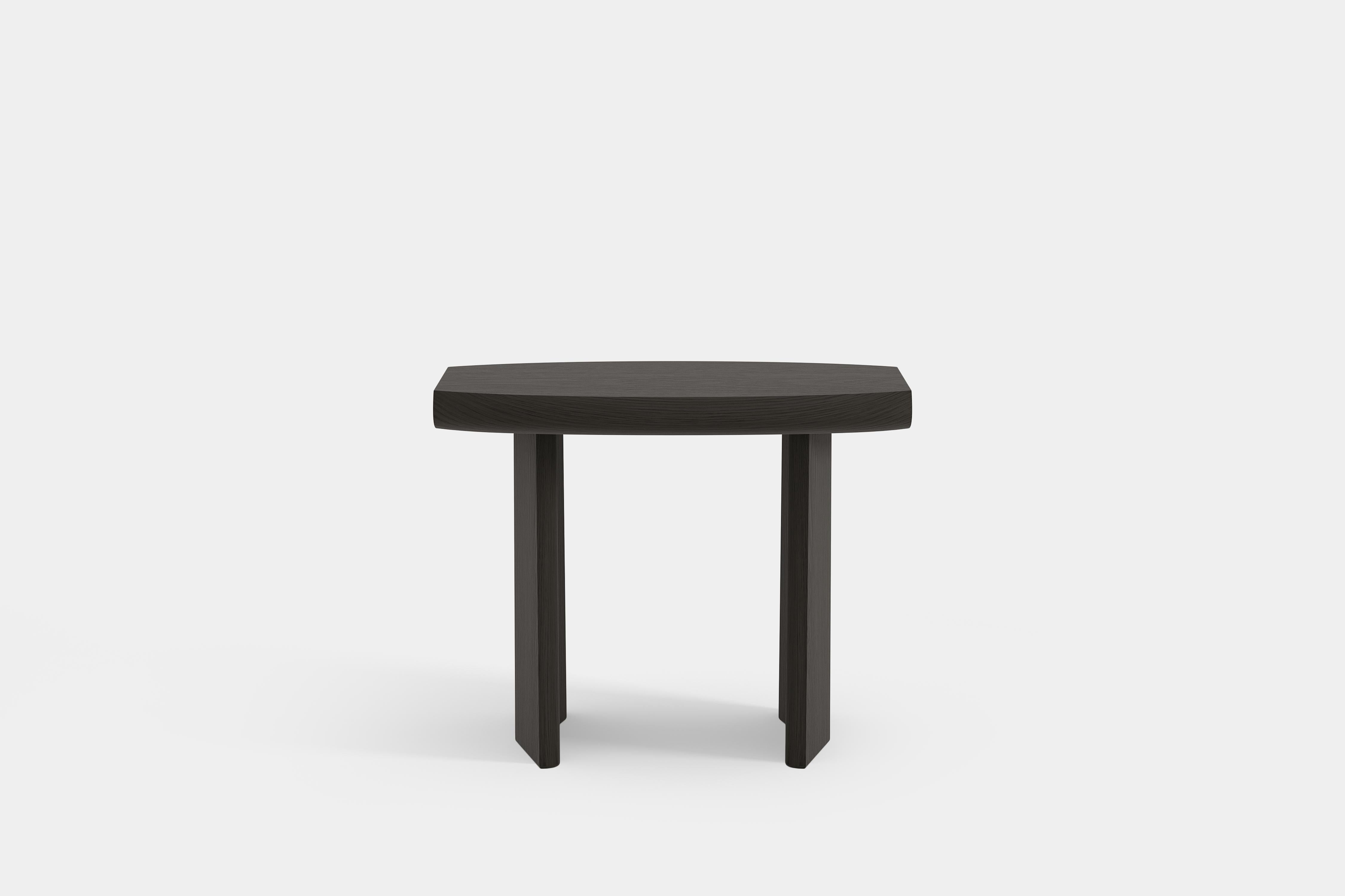 Peana Side Table, Night Stand, Table in Black Tinted Wood by Joel Escalona (21. Jahrhundert und zeitgenössisch) im Angebot