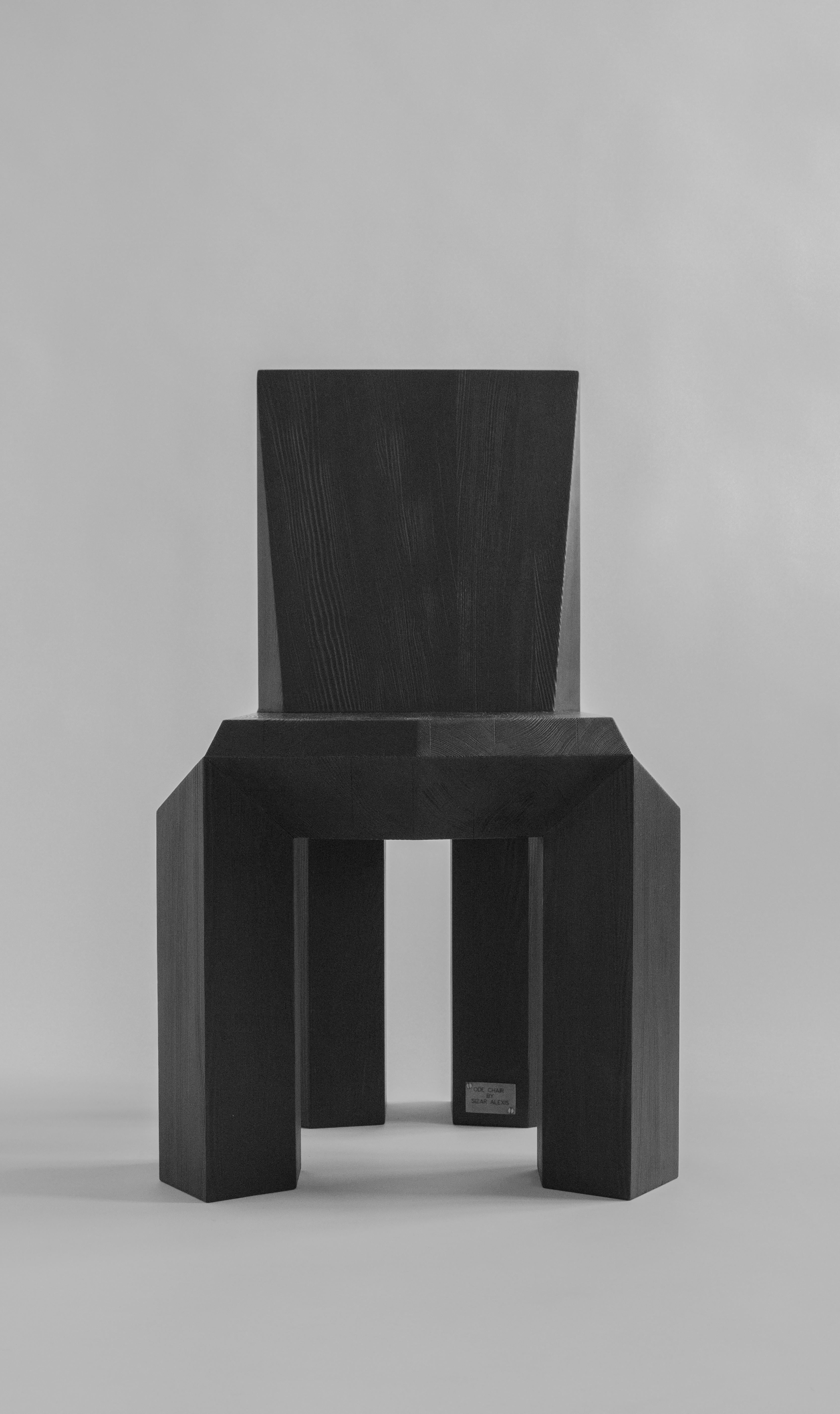 Sedia ode bruciata di Sizar Alexis
Firmato e numerato
Edizione di 12
Dimensioni: Lunghezza 45 x larghezza 55 x altezza 74 cm
Materiali: Legno di pino bruciato

L'esagono ha molto di più di quello che pensiamo, e alcuni aspetti di questa forma