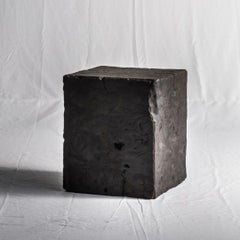 Ebonisierter Beistelltisch aus massivem Pappelholz