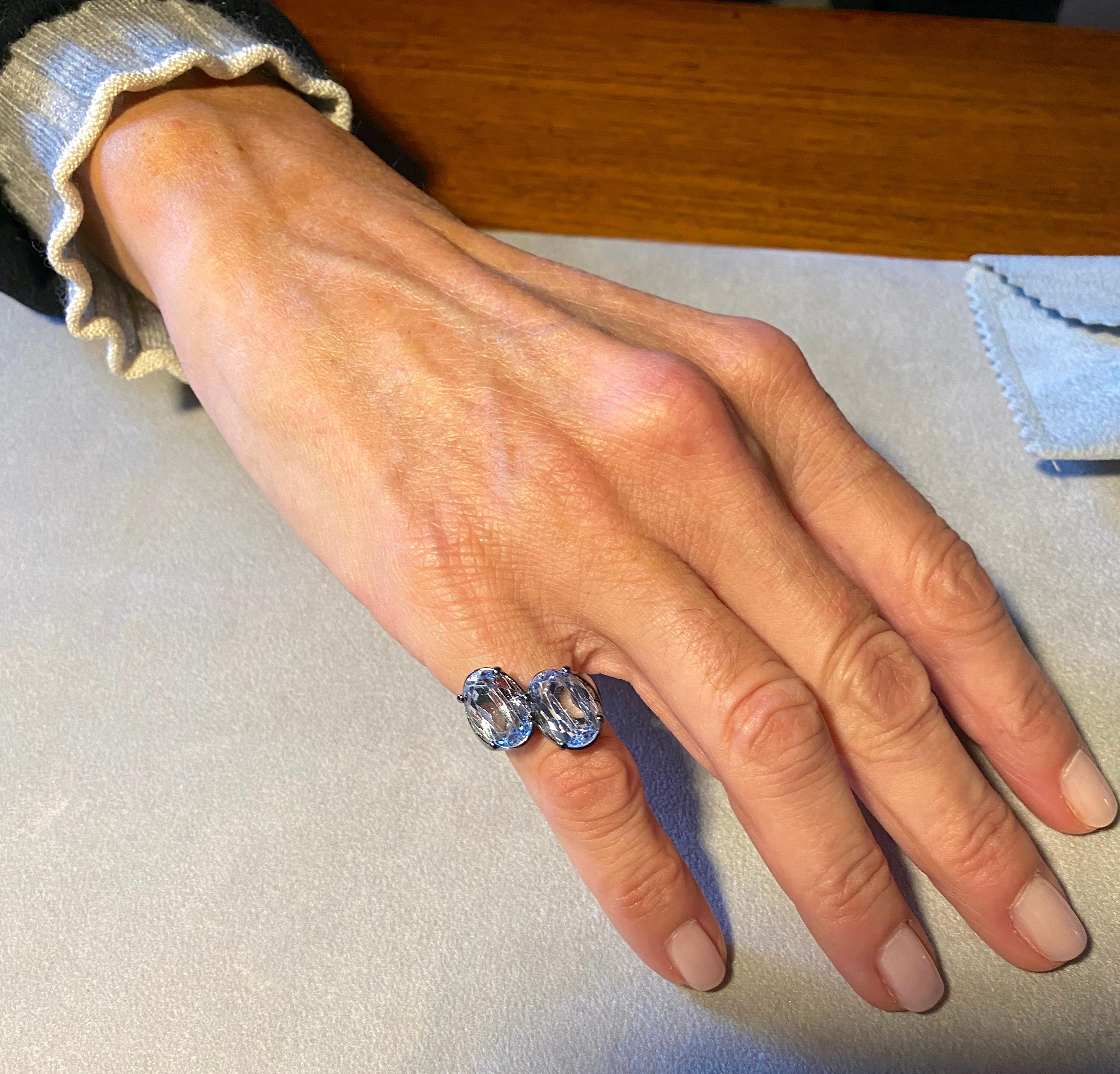Women's or Men's Burnished 18 Karat White Gold White Diamonds Blue Topaz Design Cocktail Ring For Sale
