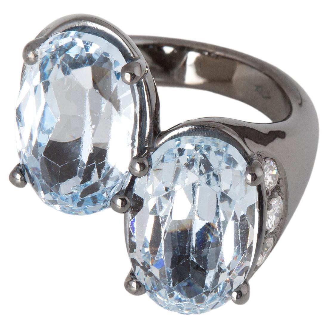 Burnished 18 Karat White Gold White Diamonds Blue Topaz Design Cocktail Ring