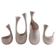 Groupe de vases en céramique cannelés en forme de bol, Tina Vlassopulos