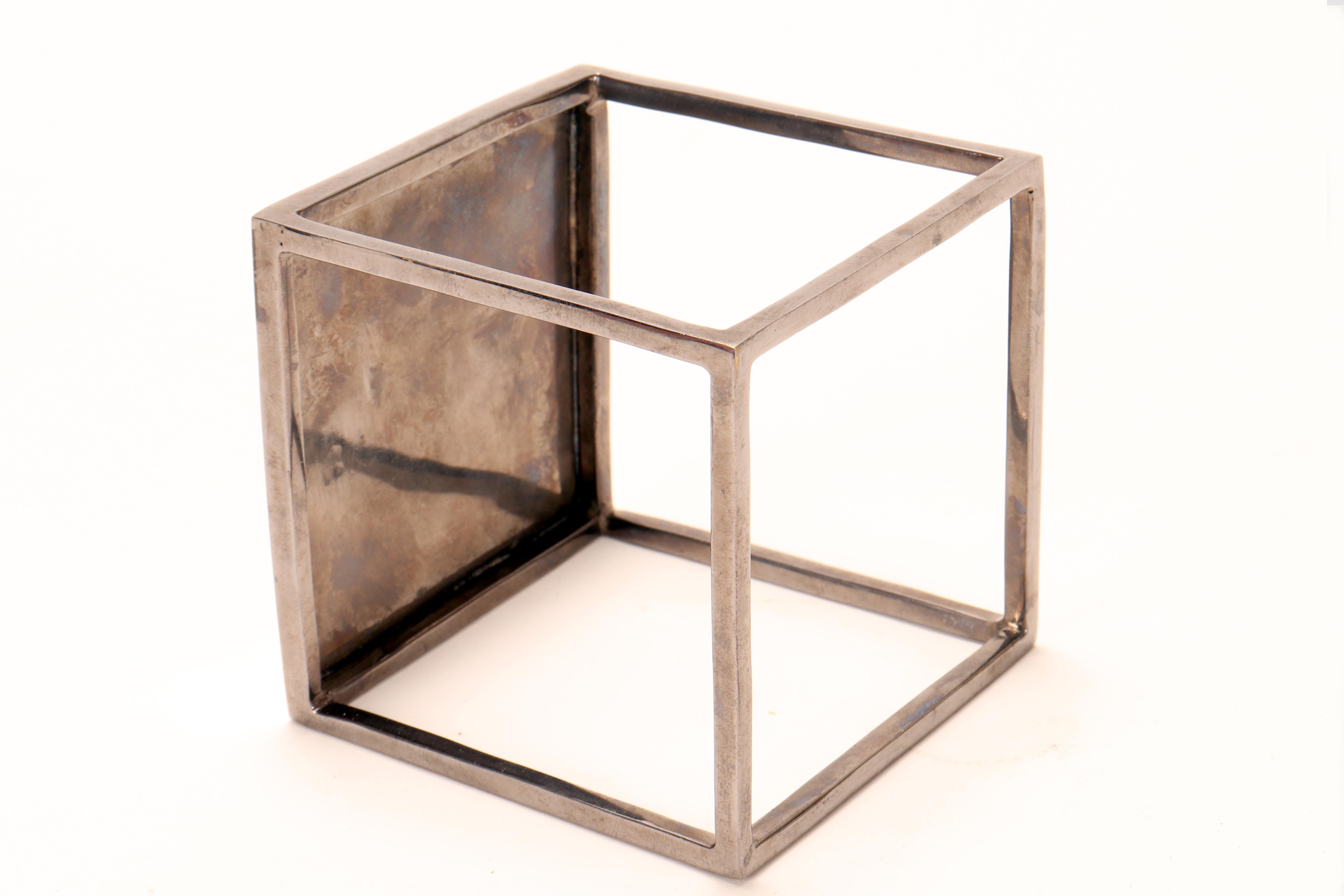 Laiton Burnished brass cubic bracelet. By Stefania Bosio for Ornamenta. Italy, 2000. en vente