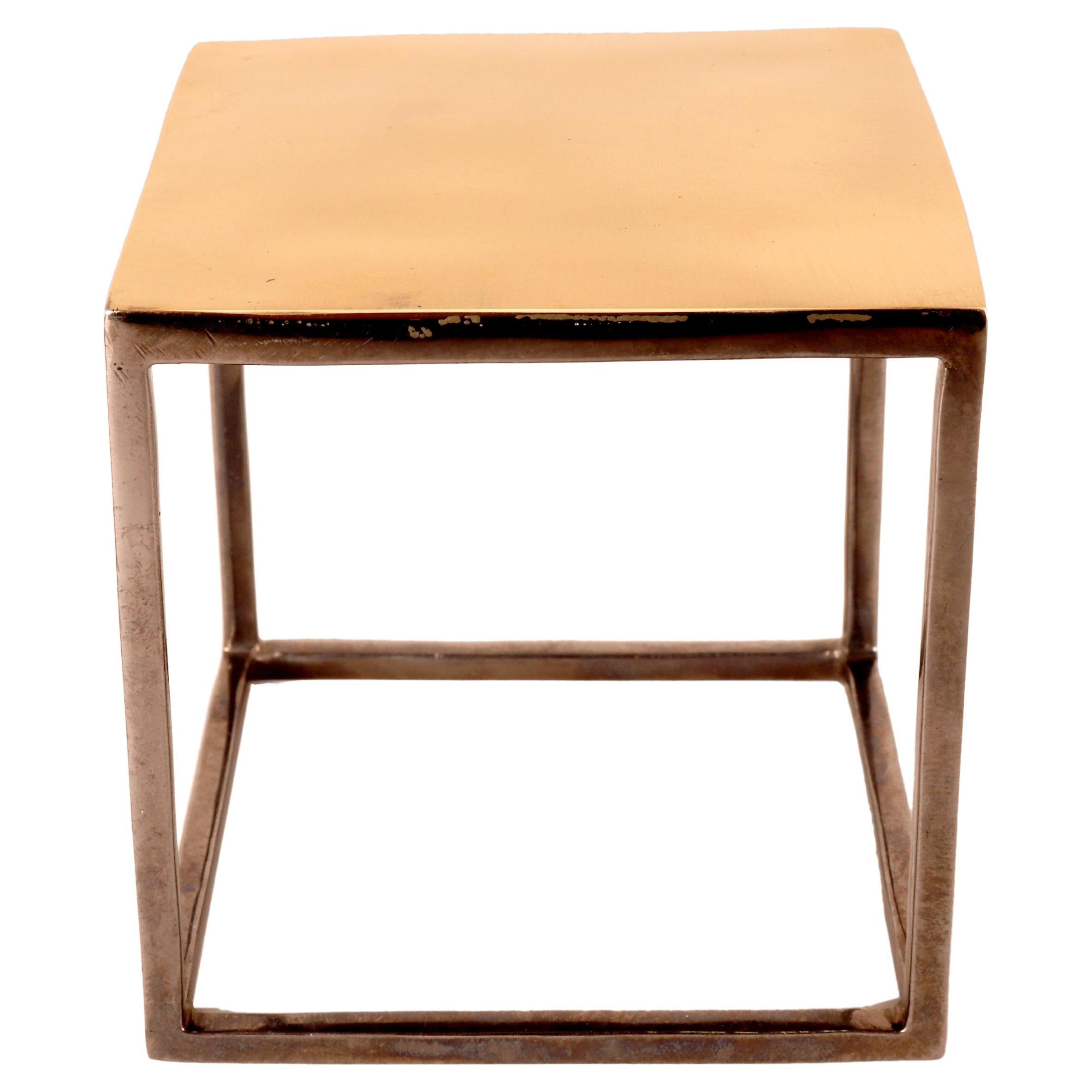 Pulsera cúbica de latón bruñido. Por Stefania Bosio para Ornamenta. Italia, 2000.