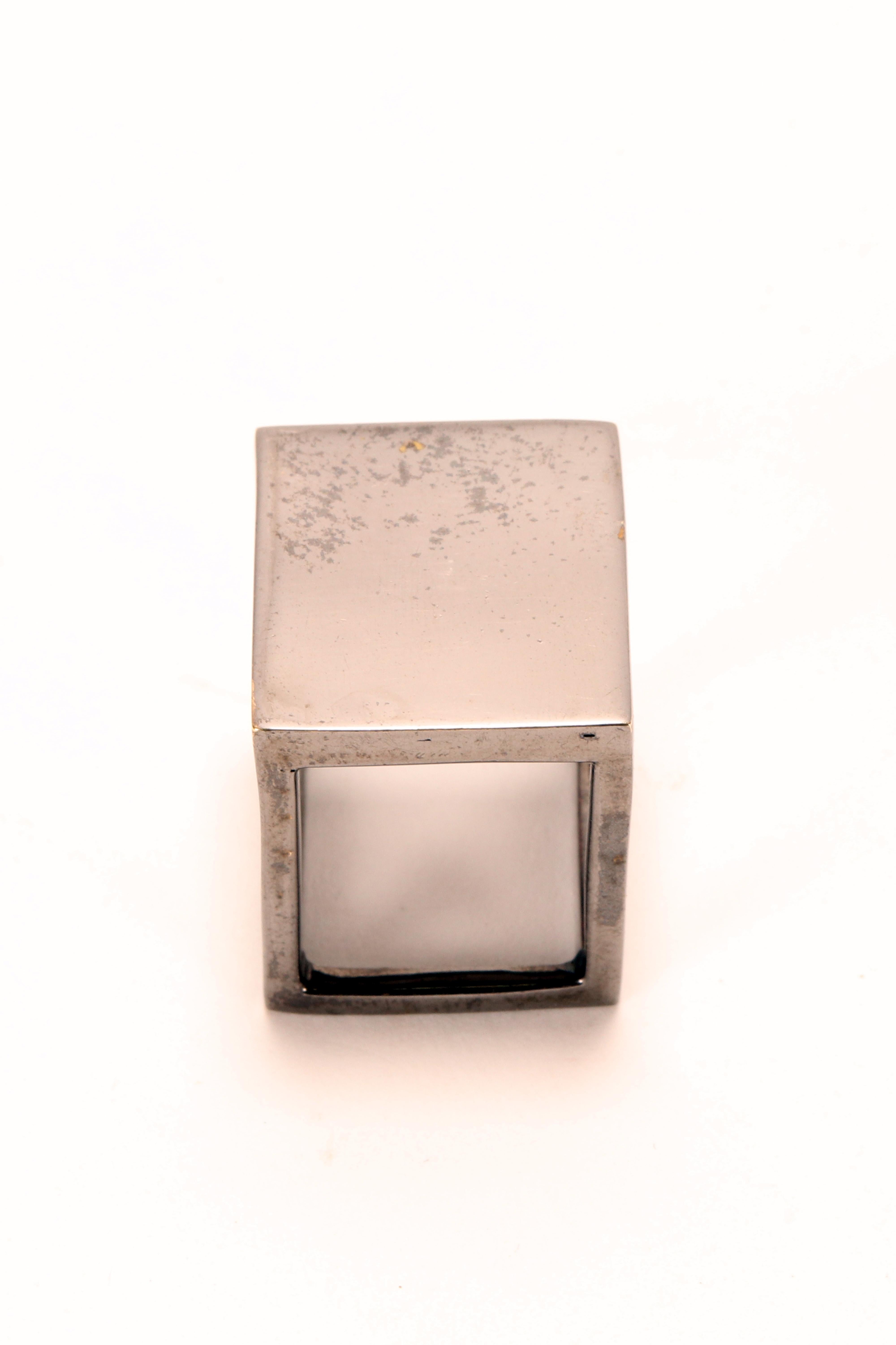 Burnished brass cubic ring. By Stefania Bosio for Ornamenta. Italy, 2000. en vente 4