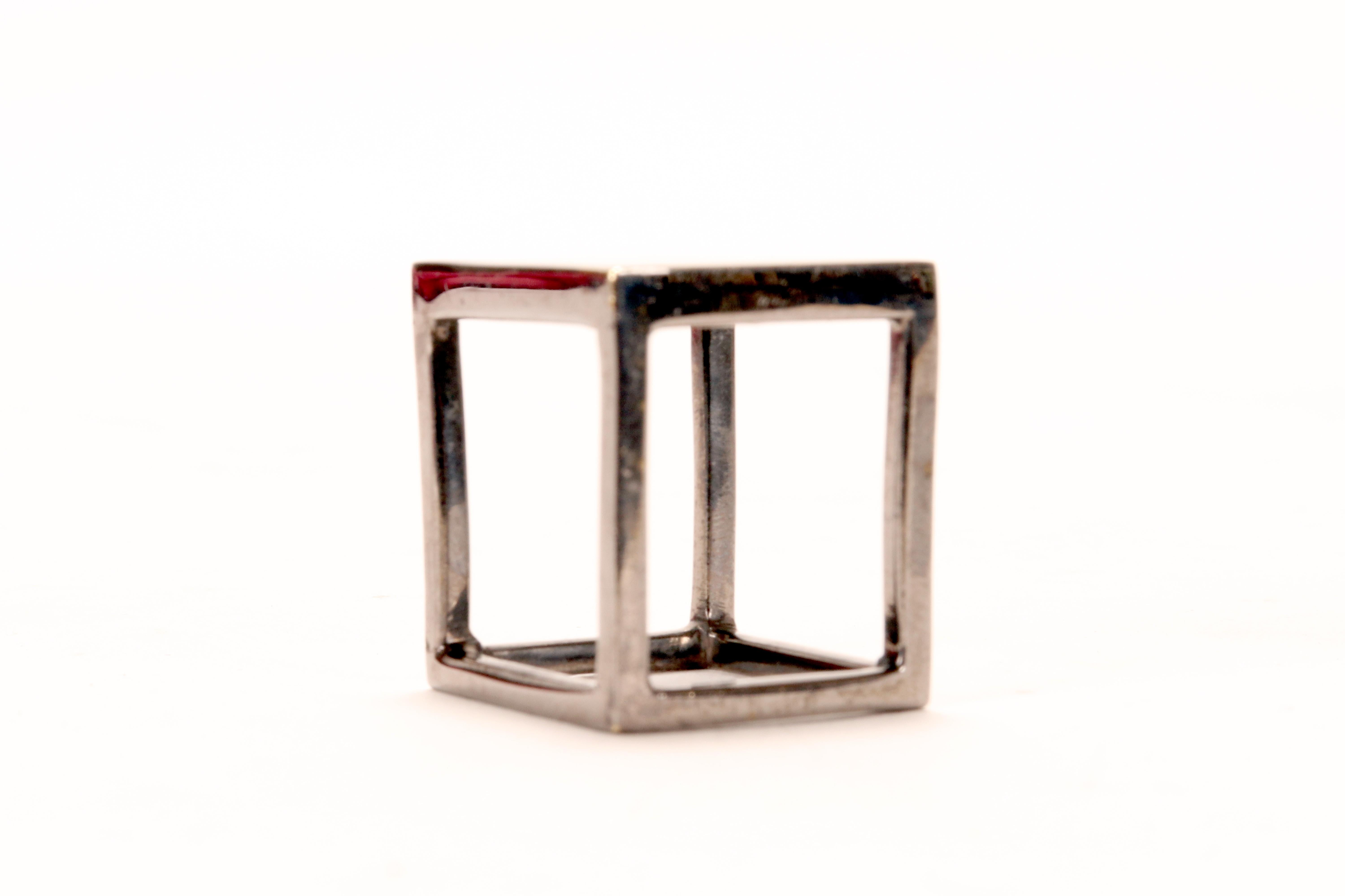Burnished brass cubic ring. By Stefania Bosio for Ornamenta. Italy, 2000. Bon état - En vente à Milan, IT