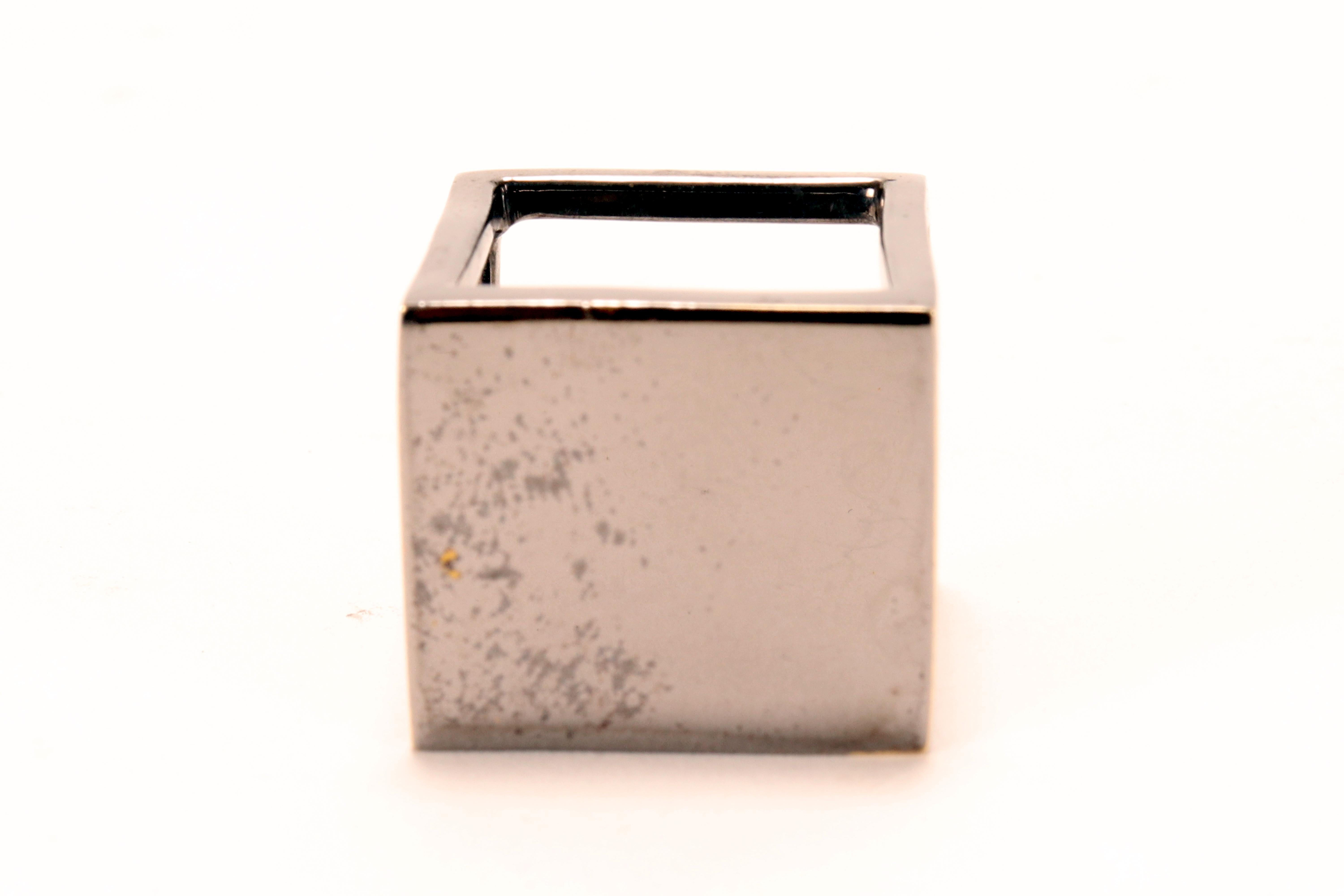 XXIe siècle et contemporain Burnished brass cubic ring. By Stefania Bosio for Ornamenta. Italy, 2000. en vente