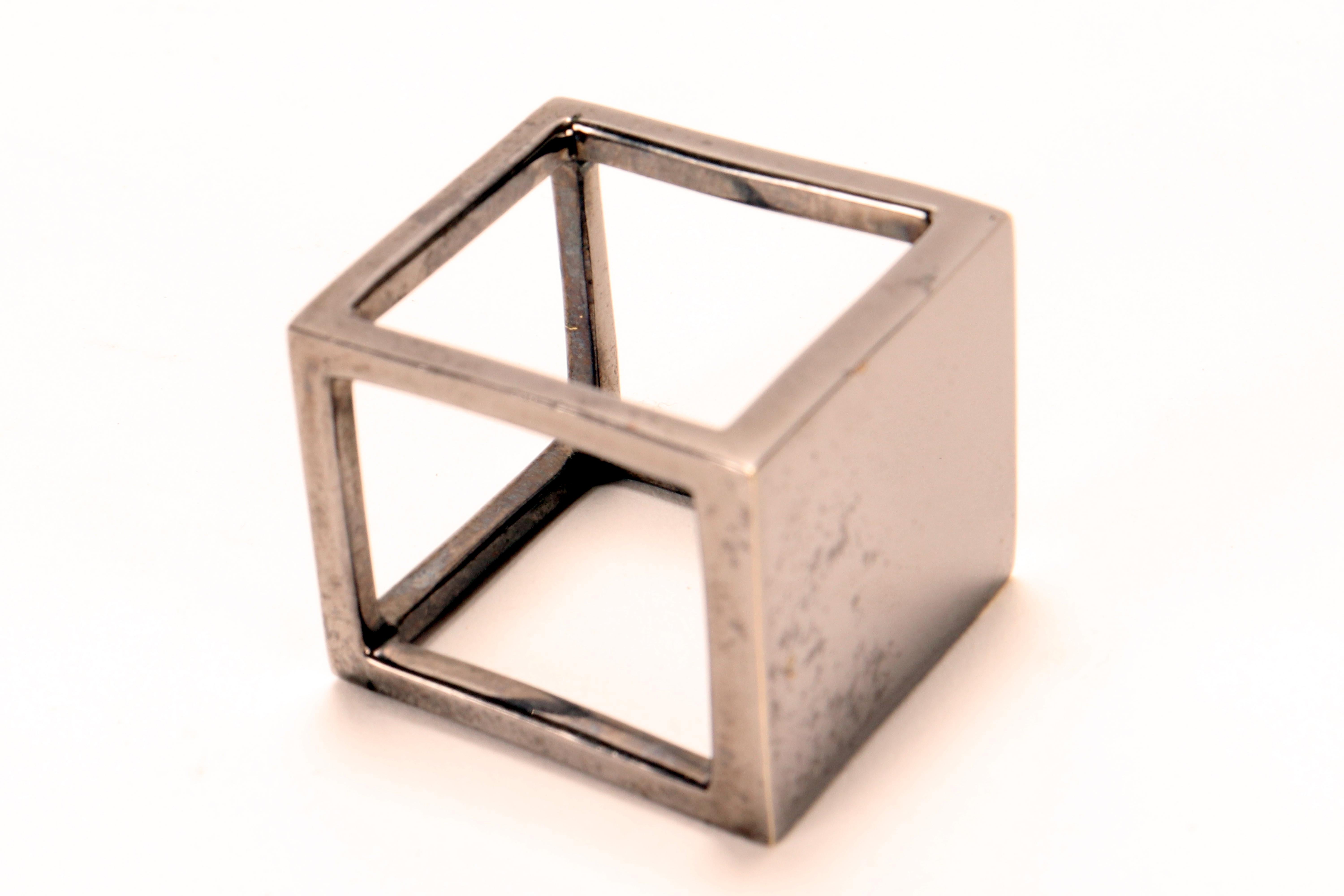 Burnished brass cubic ring. By Stefania Bosio for Ornamenta. Italy, 2000. en vente 1
